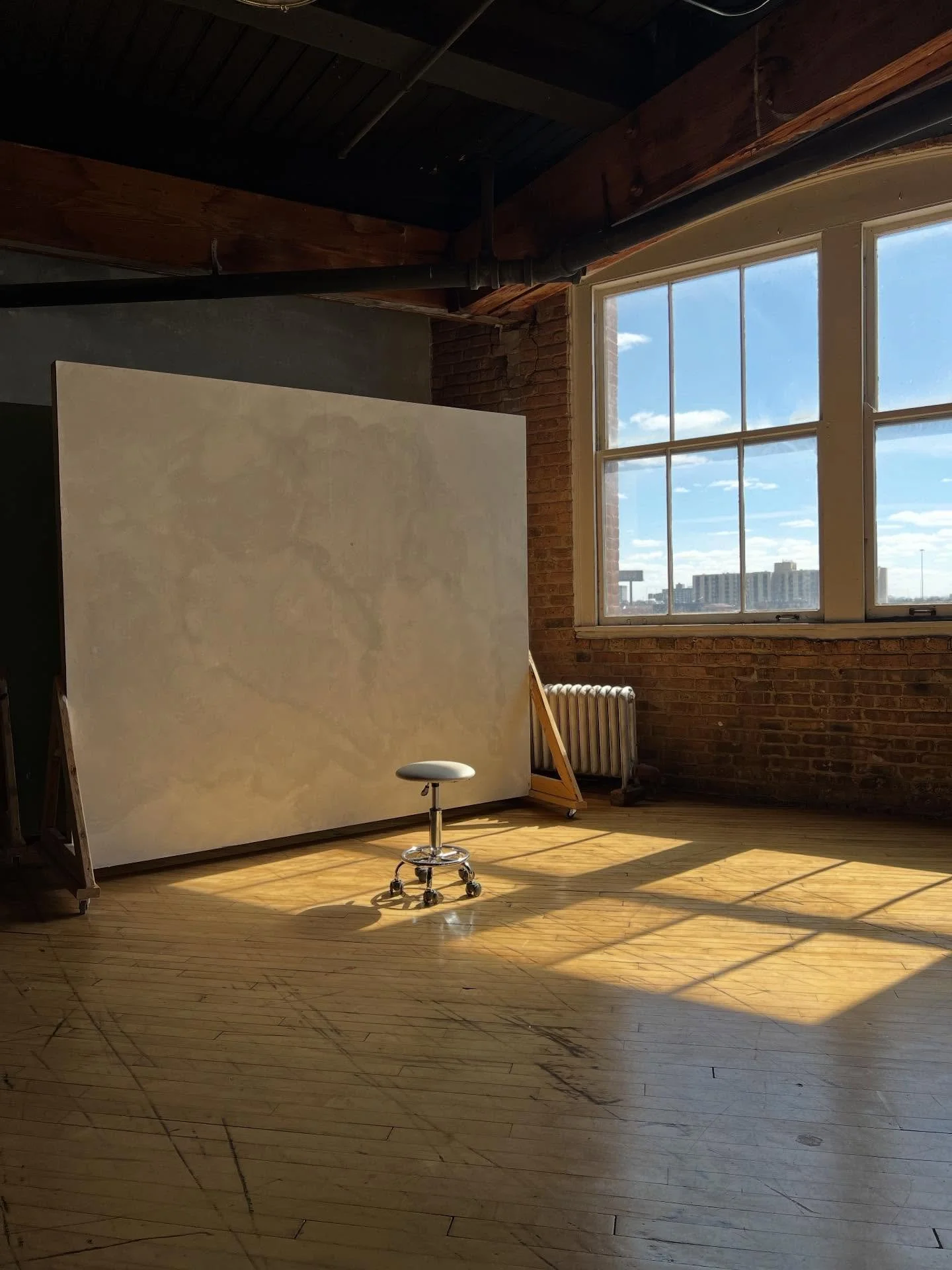 Soak in natural light all day ☀️
Open, flexible studio spaces built for creators.
Just bring your camera, we&rsquo;ve got the rest.
Book Cove! DM or link in bio 💫