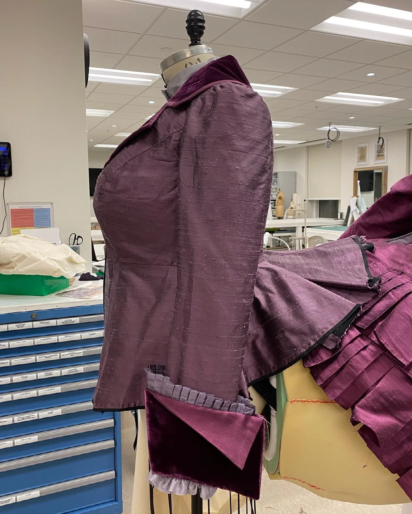 The bodice - side
