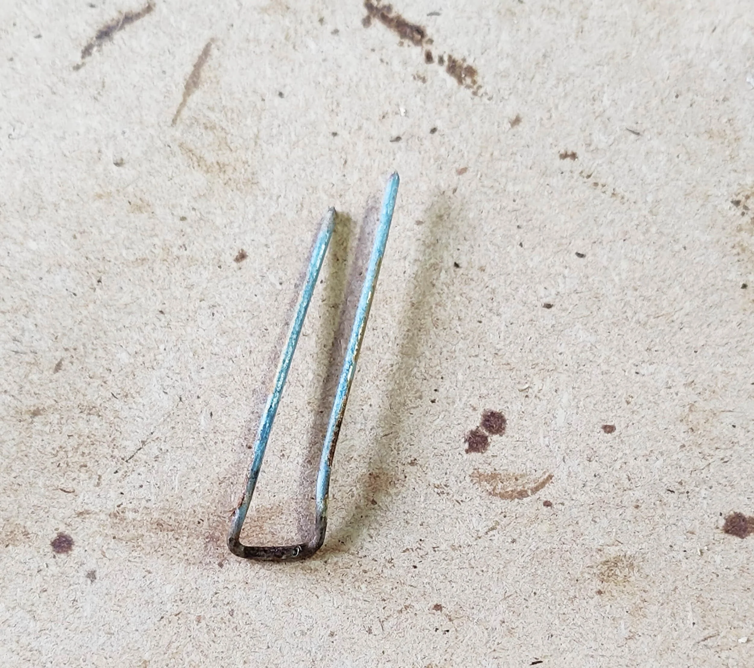 Narrow crown staples