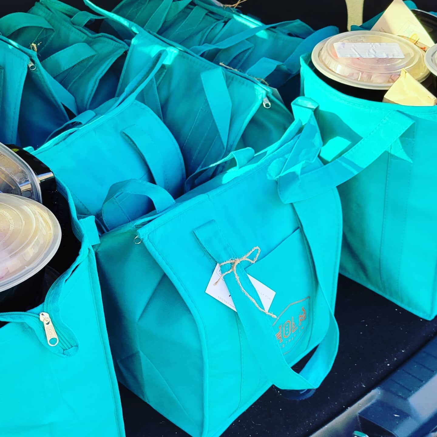 Did you know we do a recycle program with our insulated bags?
.
If you have one of our teal Hola Postpartum insulated bags, we ask that you leave it on your doorstep during delivery of your next order, or bring it in while picking up your next order,