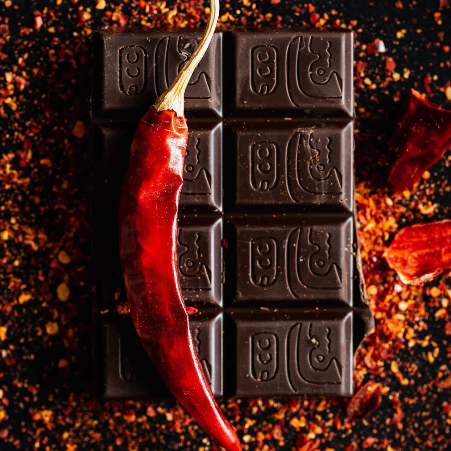 Chili with Chocolate? Oh yeah!
.
In both our Mayan Date Balls and Mexican Cacao, Chili + Cherry Lactation Bars blend the smokey, and slight bite, of Ancho Chili along with a dark chocolate. An incredibly delicious combination!
.
Have you tried them y