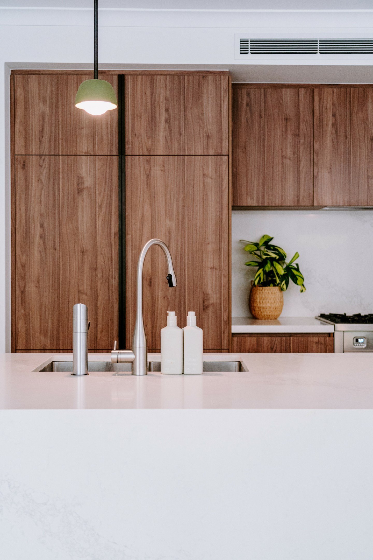 The kitchen is the heart of the home, and lighting plays a crucial role in making it a warm and welcoming space. Today, let's explore the art of kitchen lighting. From task lighting to ambient glow, discover how the right lighting can enhance both th