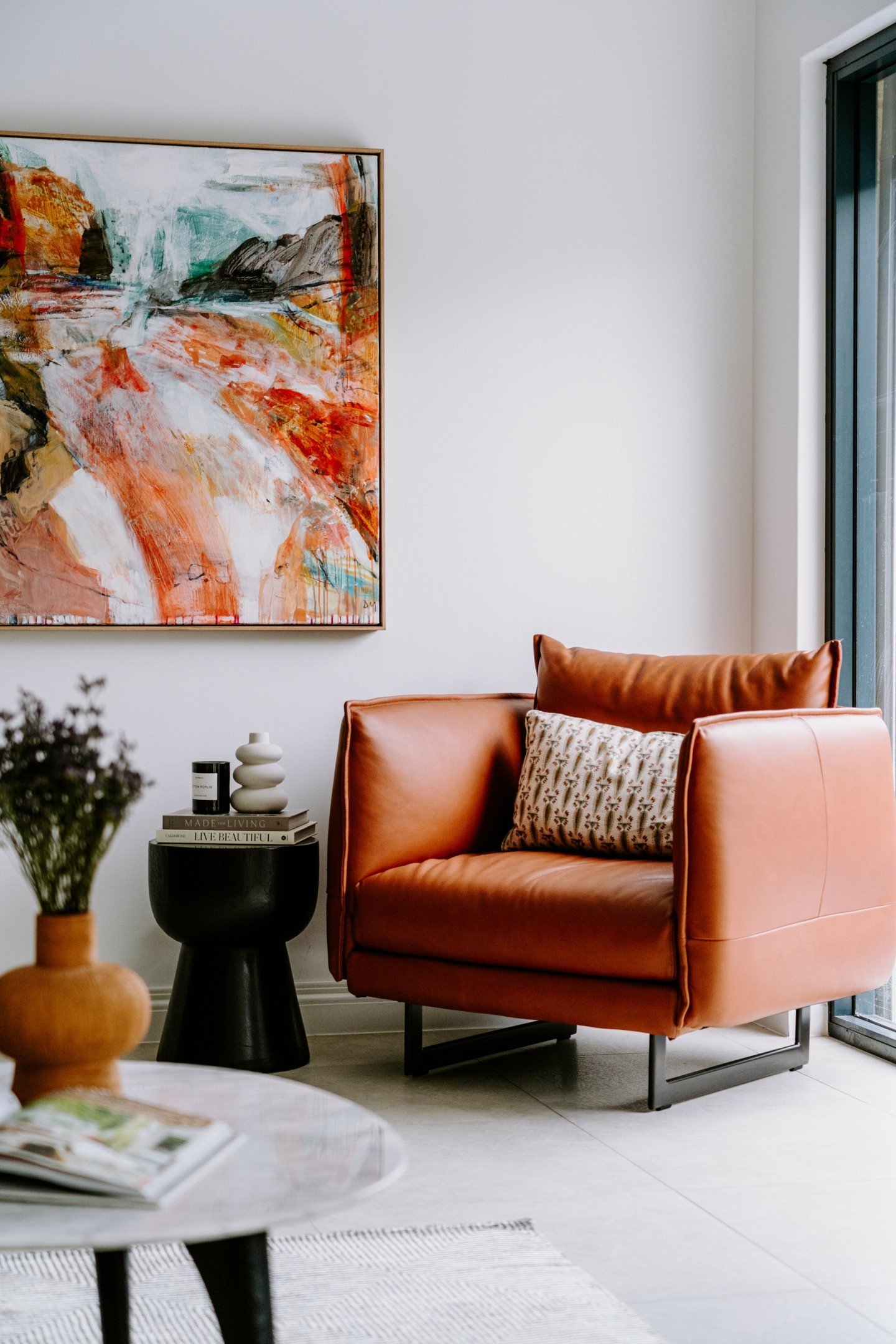 ✨ How to Create a Cohesive Living Room Design ✨

Designing a living room that feels cohesive and stylish can seem daunting, but with a few key principles, you can create a space that flows beautifully. Here are 5 tips to help you achieve a harmonious