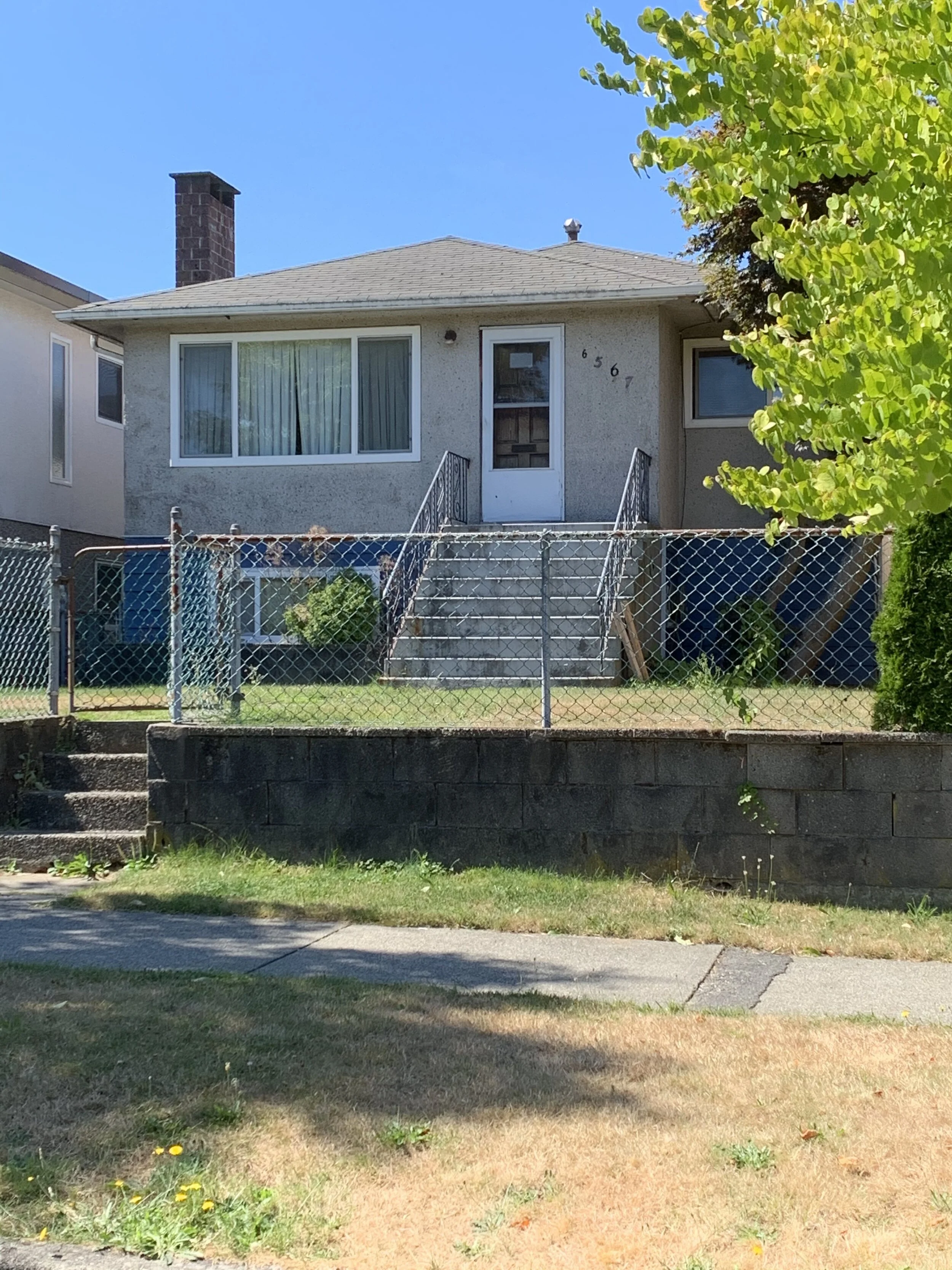 6567 Clarendon Street                        Vancouver BC V5S 2K2