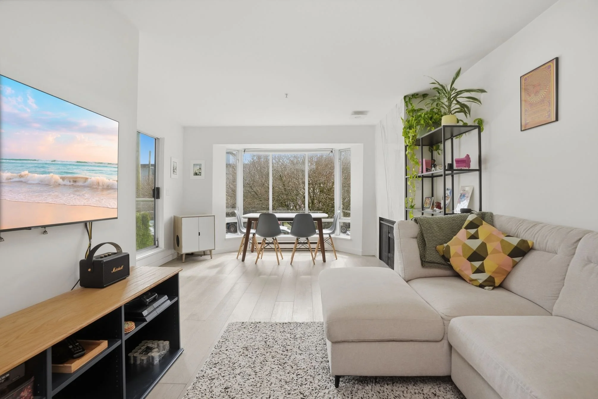 202-2195 W 5th Avenue, Vancouver BC V6K 1S1