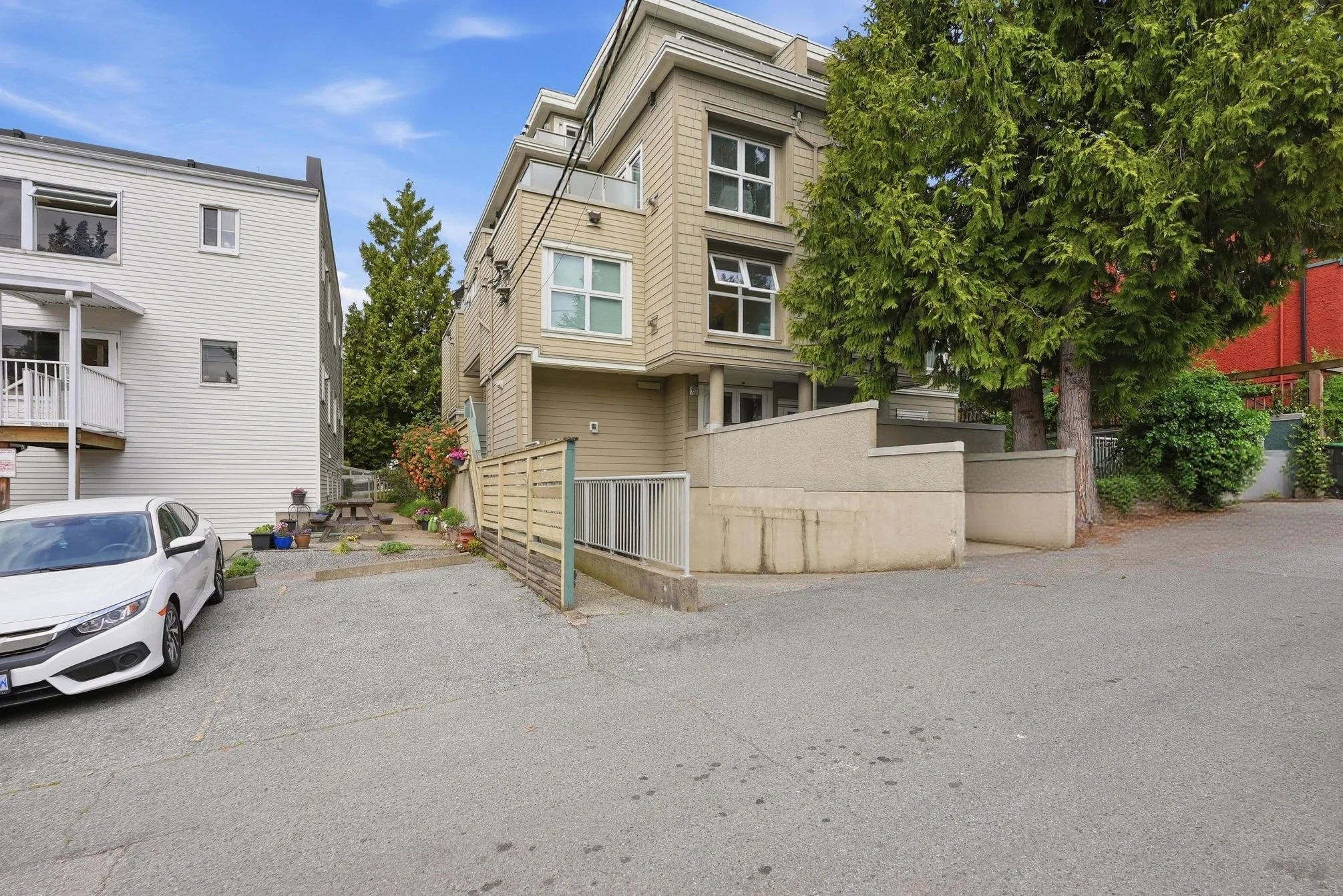 2510_east_4th_avenue_vancouver_bc_v5m_4p6_ca_002.jpg