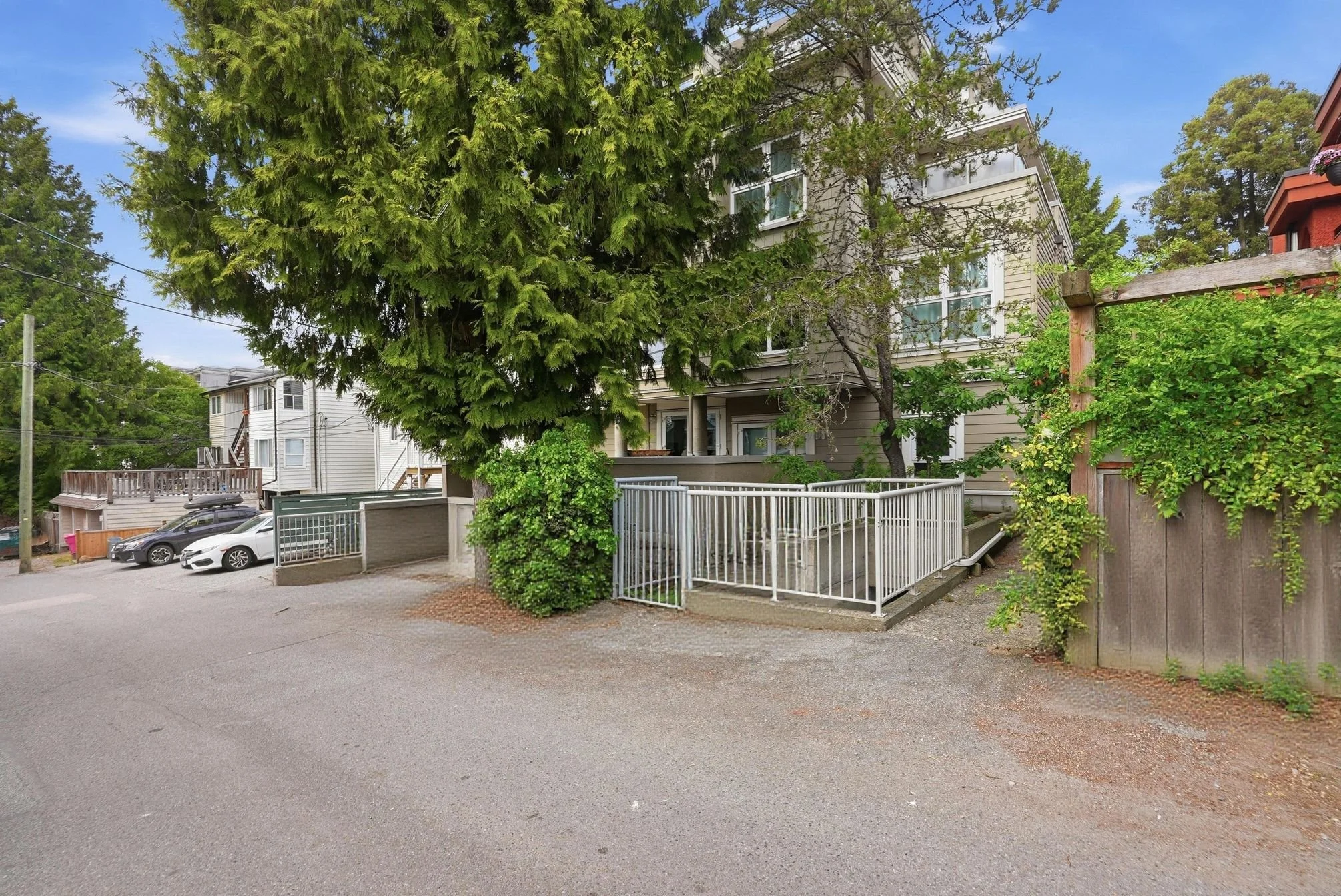 2510_east_4th_avenue_vancouver_bc_v5m_4p6_ca_003.jpg