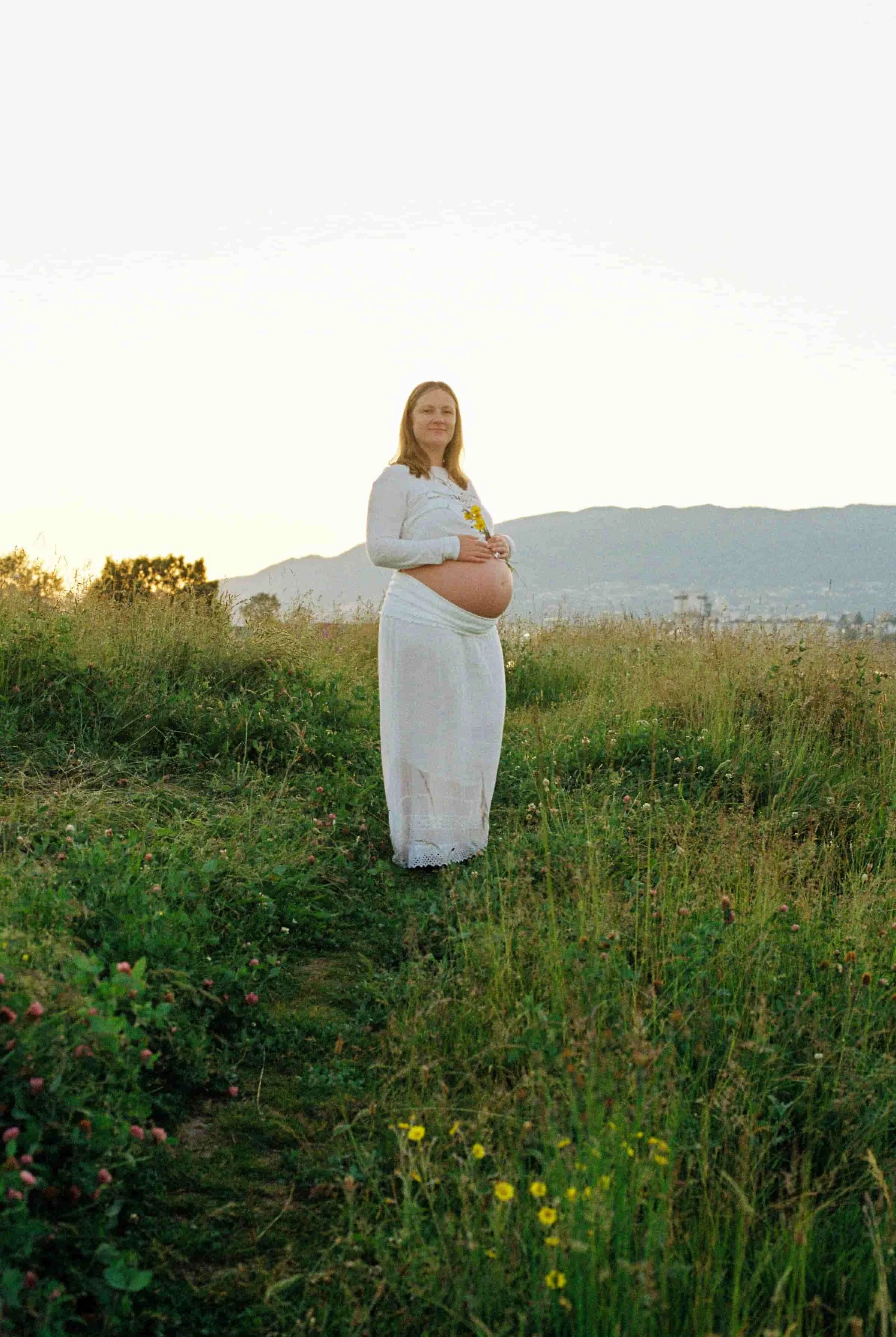 golden hour maternity baby bump film mountains meadow Vancouver park