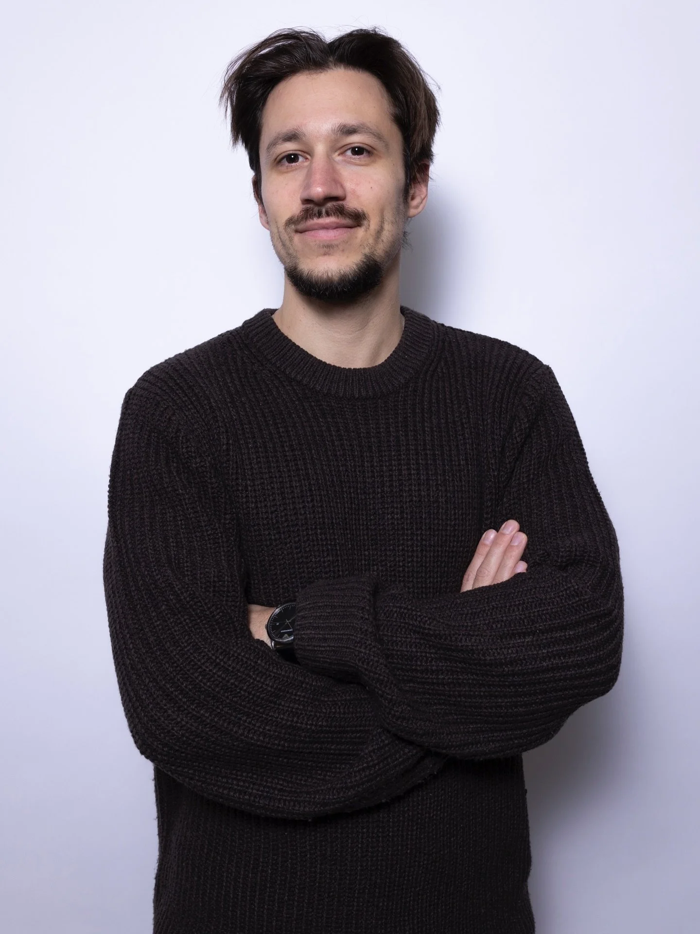 Warm notes for cold days.
Photos: @clickedbycazz 
#portrait #editorial #mensfashion #munich #wintertones