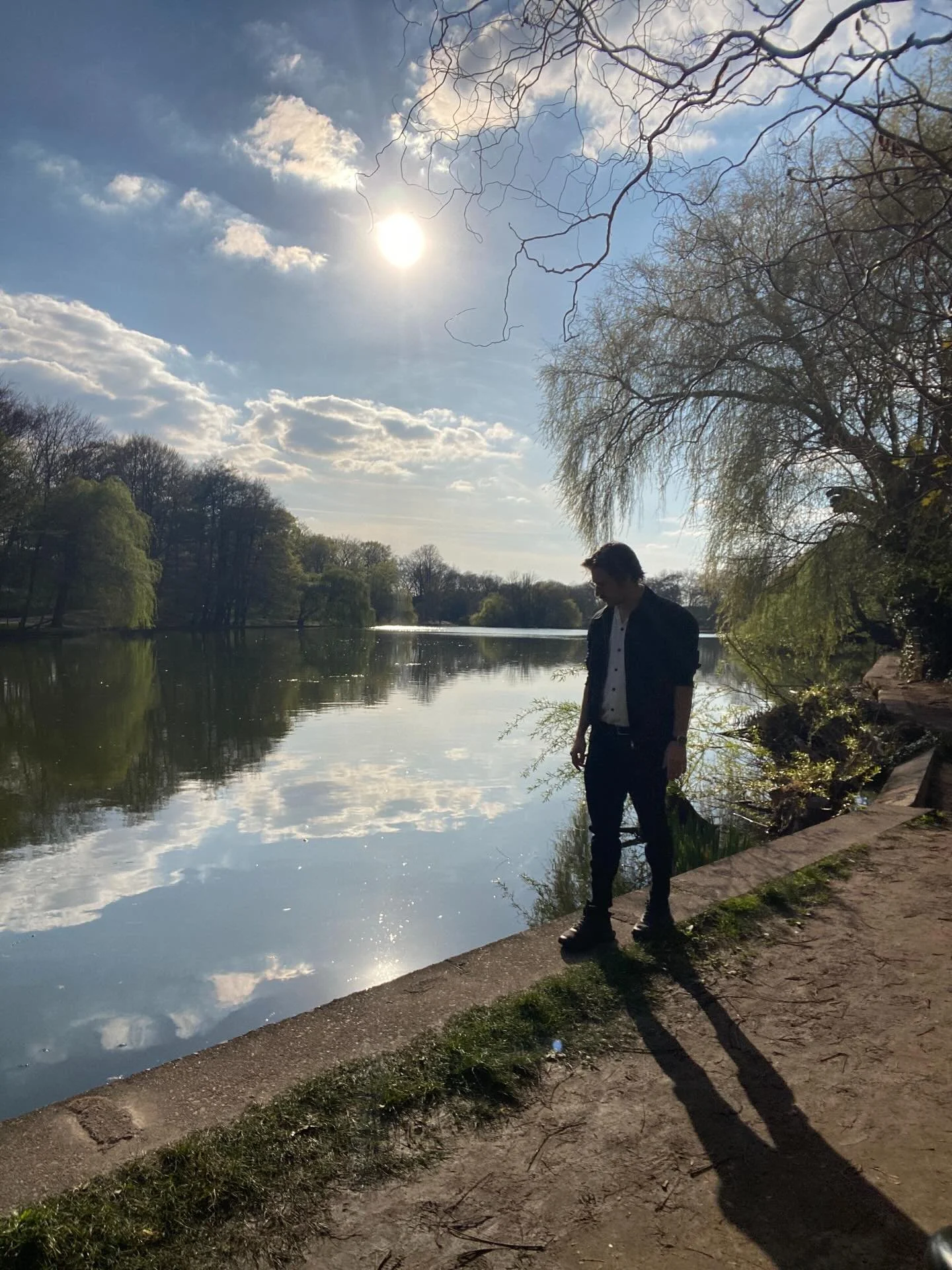 Spring couldn&rsquo;t have come soon enough. 
#berlin #sunshine #reflection