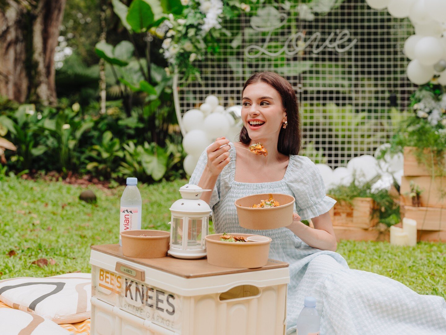 Located in the beautiful Botanic Gardens &ndash; Singapore&rsquo;s only UNESCO Heritage Site, Bee&rsquo;s Knees at  The Garage is the perfect place to pick up all you need in a beautiful Buzz-ket for a day out  lounging under the kindly shade of leaf
