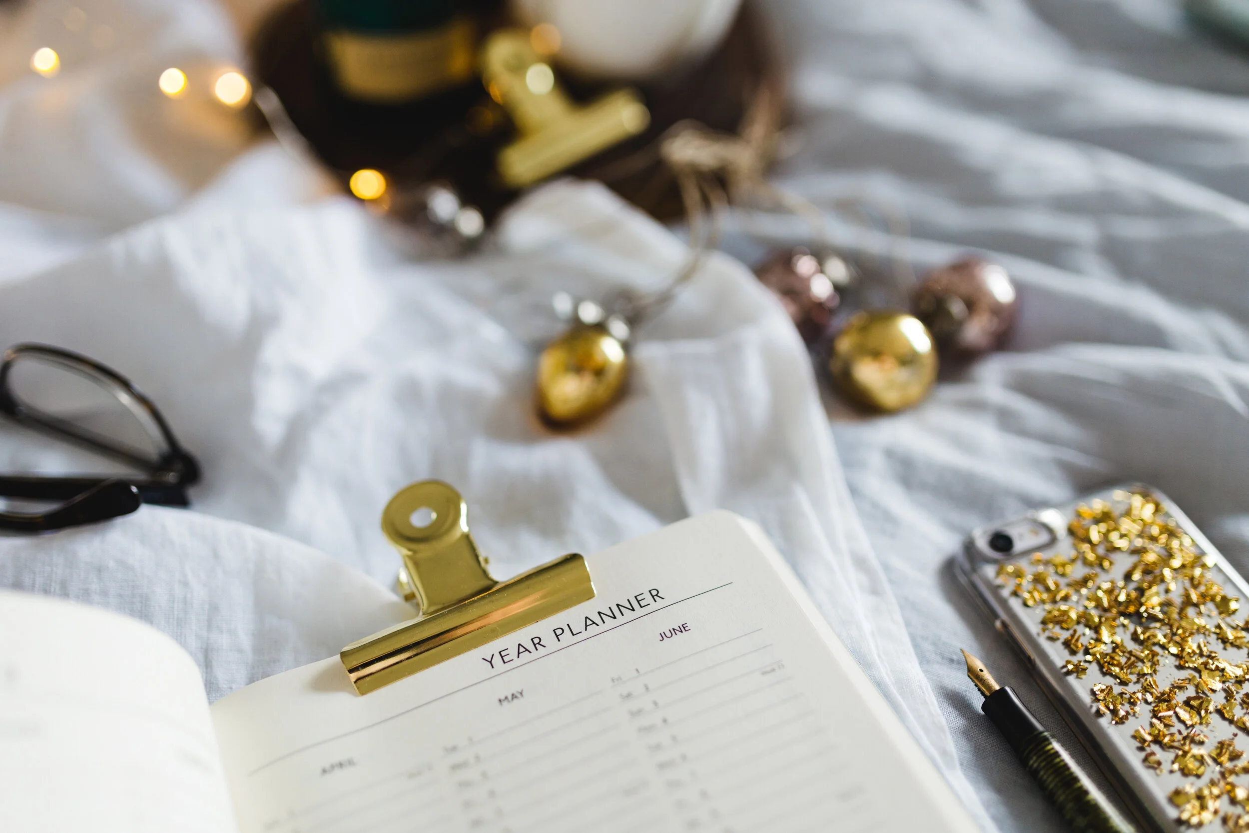 kaboompics_Starting work from bed.jpg