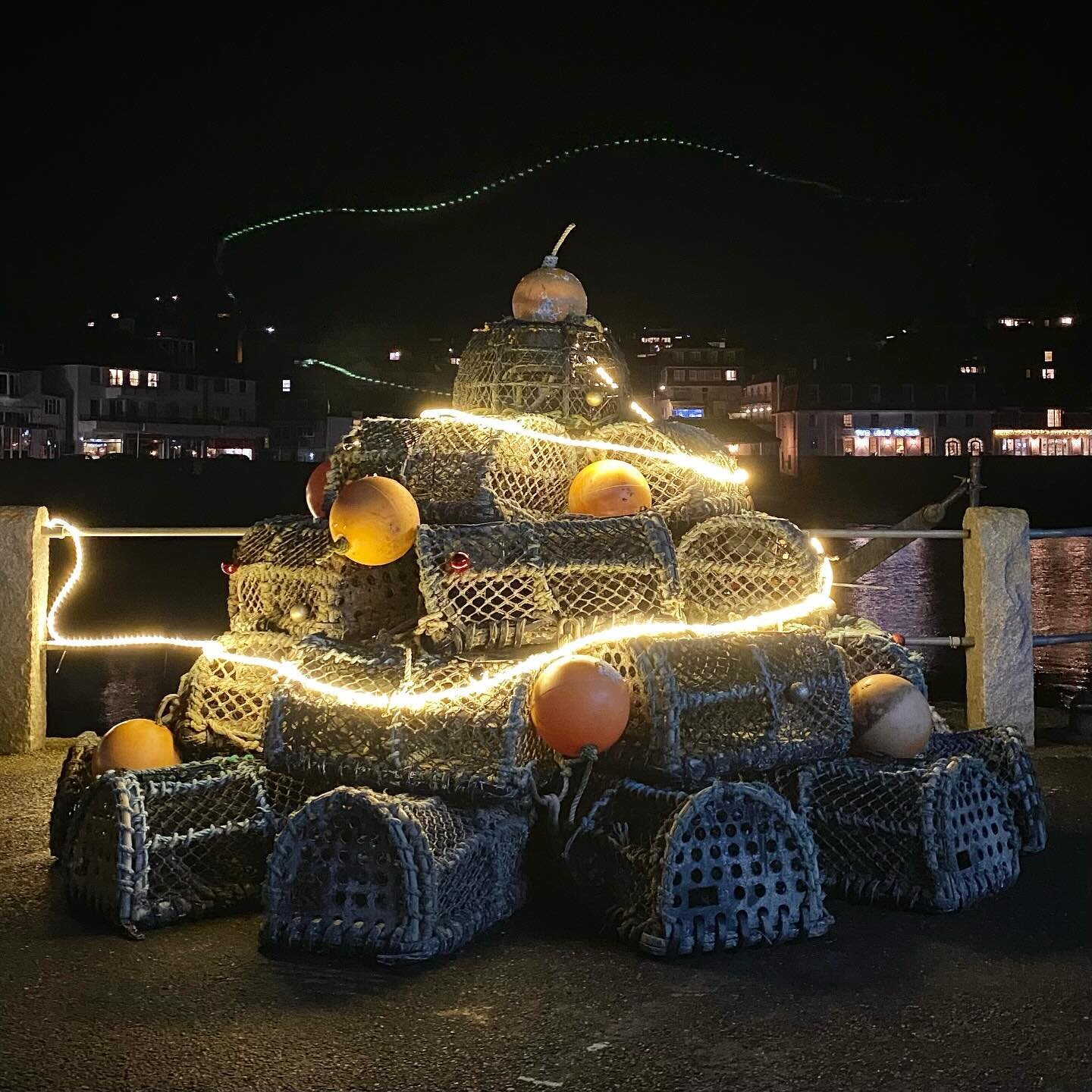 &lsquo;Tis the Season&hellip;

Christmas light spotting on the first day of the school holidays. My favourite, this &lsquo;tree&rsquo; in St Mawes harbour. The kids&rsquo; favourite, the twinkling tunnel of lights @shipwreckcharlestown. Definitely wo