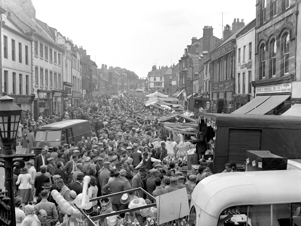 The bustling scene of the annual May Fair. It attracted huge crowds from across the district and all manner of goods could be bought from the stalls.
(1959) BRO-1944-1-2417-5