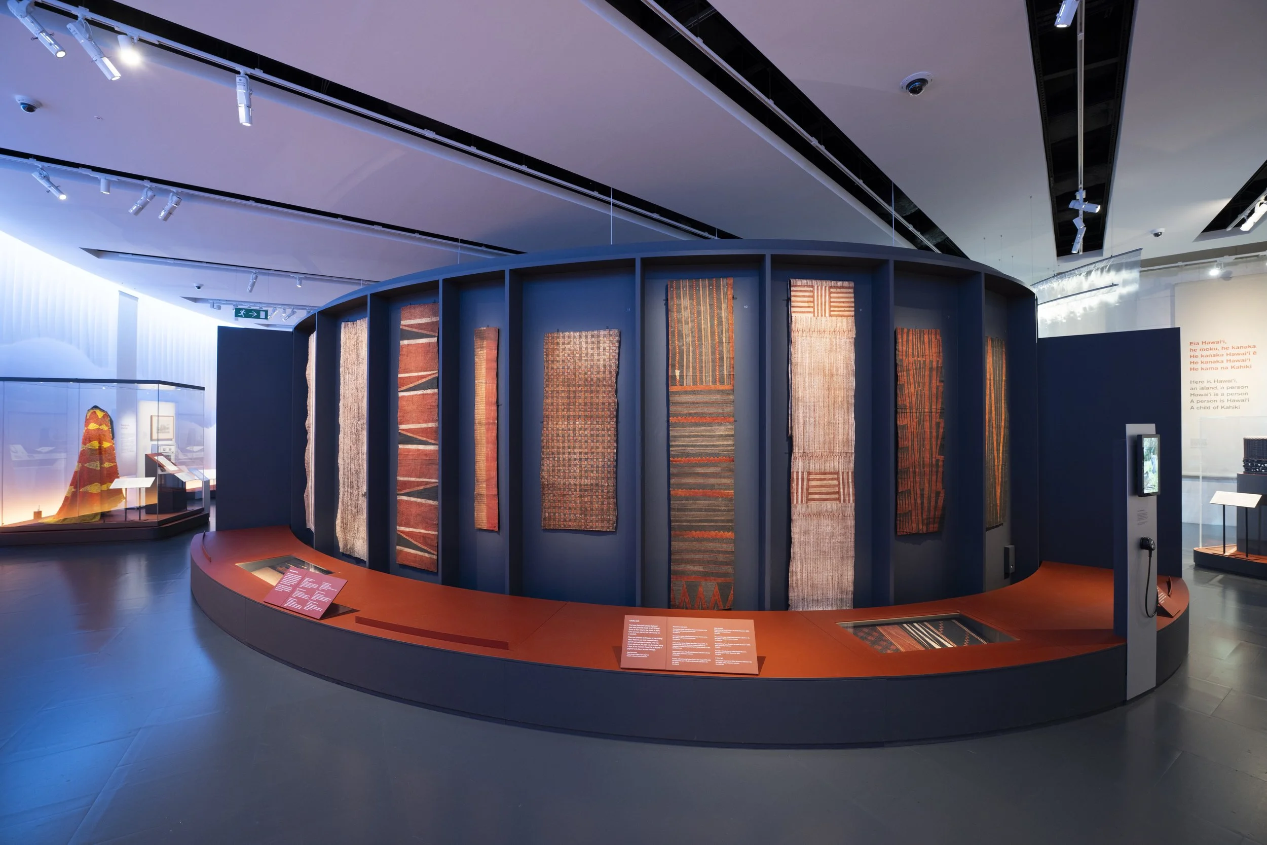 Installation view of Hawai’i: A Kingdom Crossing Oceans at the British Museum, 2026. Image © The Trustees of the British Museum.