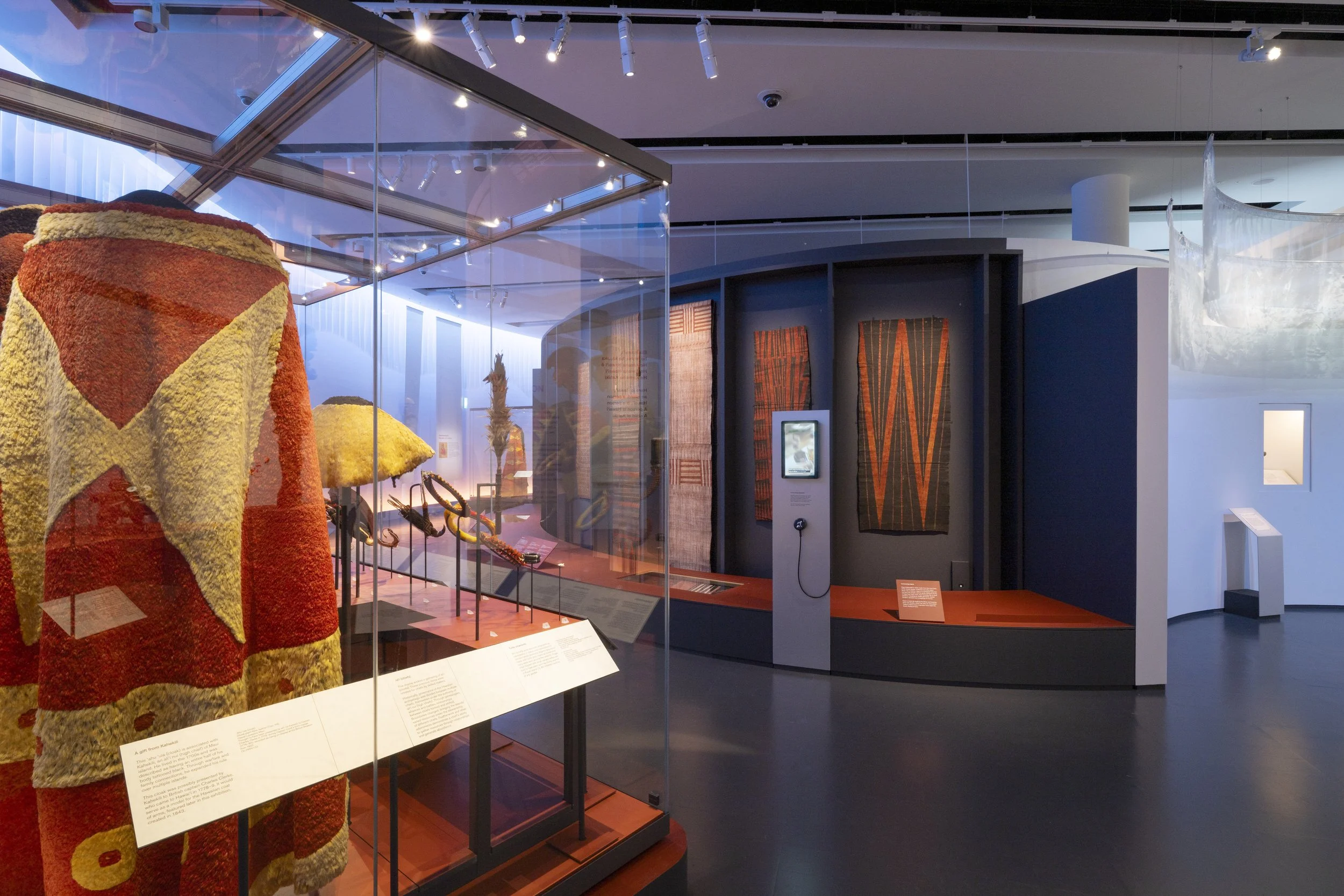 Installation view of Hawai’i: A Kingdom Crossing Oceans at the British Museum, 2026. Image © The Trustees of the British Museum.