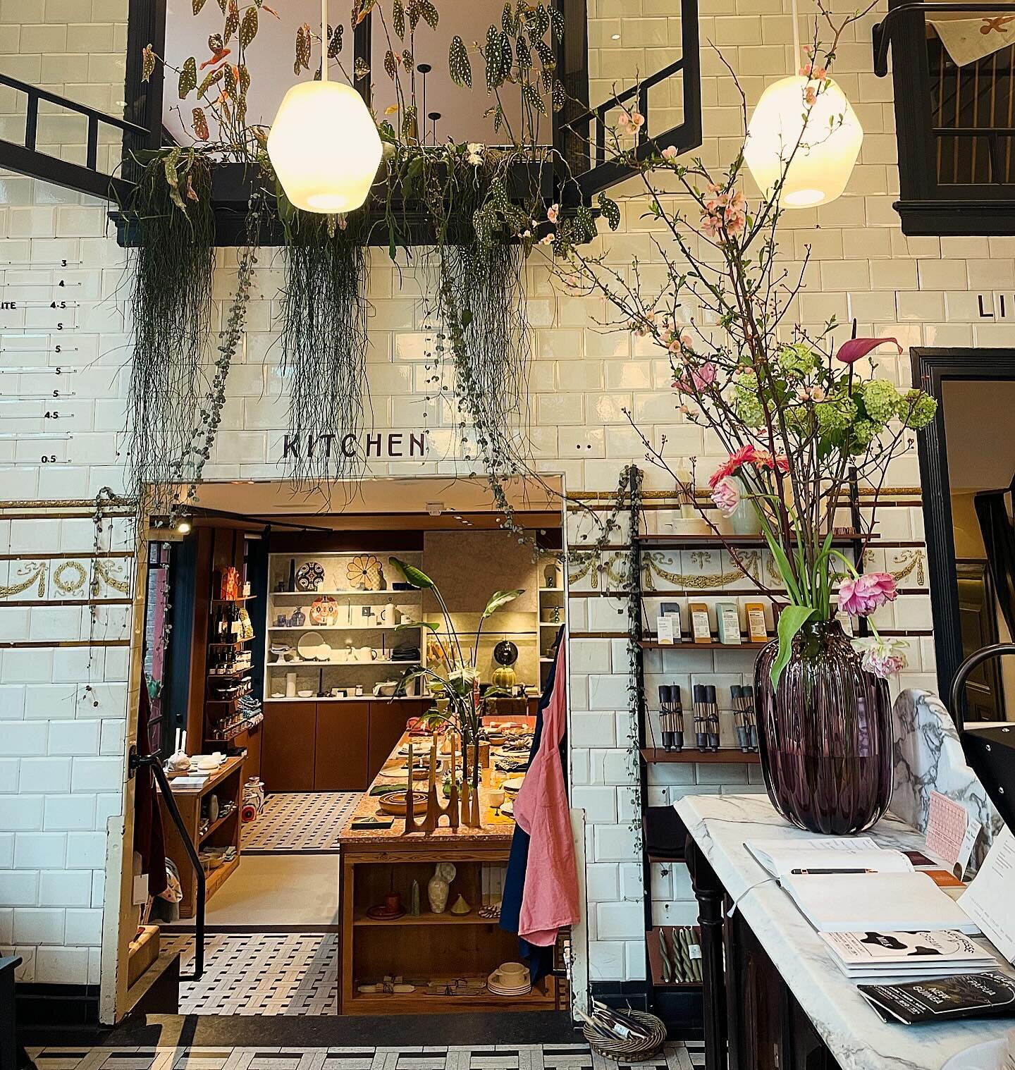 #tbt to #amsterdam @edibletreasuresshop a place we fell in love with, mix of a coffee shop, kitchenware, lifestyle books, colorful linen and tableware, all sourced in a durable way. A true #multidestination retail space that strengthens our matching 