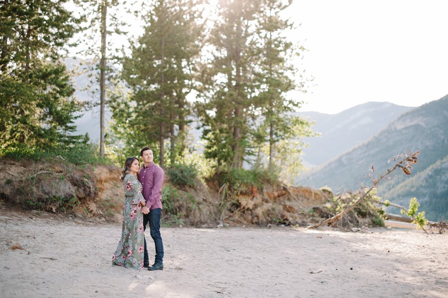 Mountain enagement session with Calgary photographer Corrina Wal