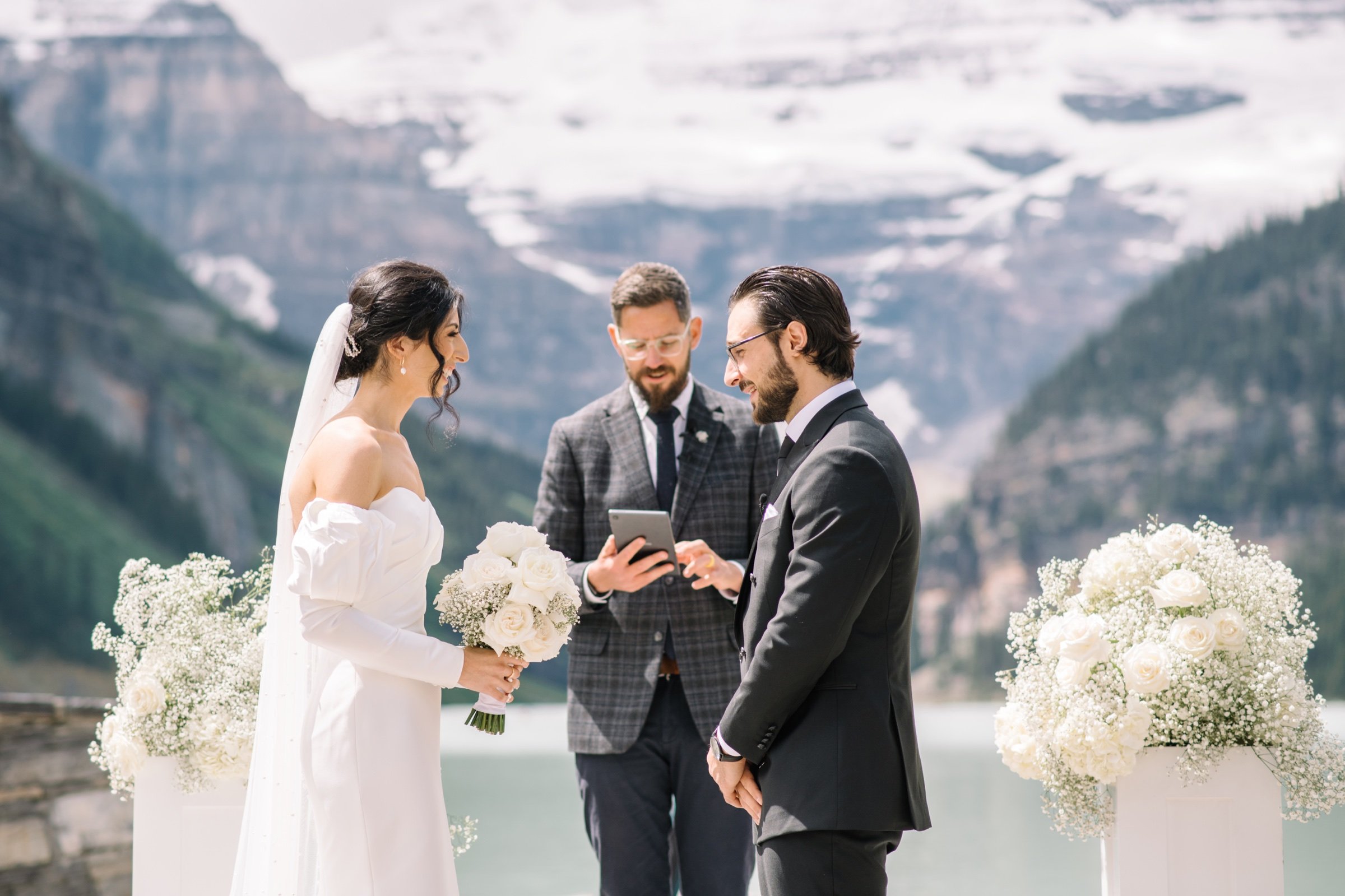 summer_chateau_lake_louise_wedding_017.jpg