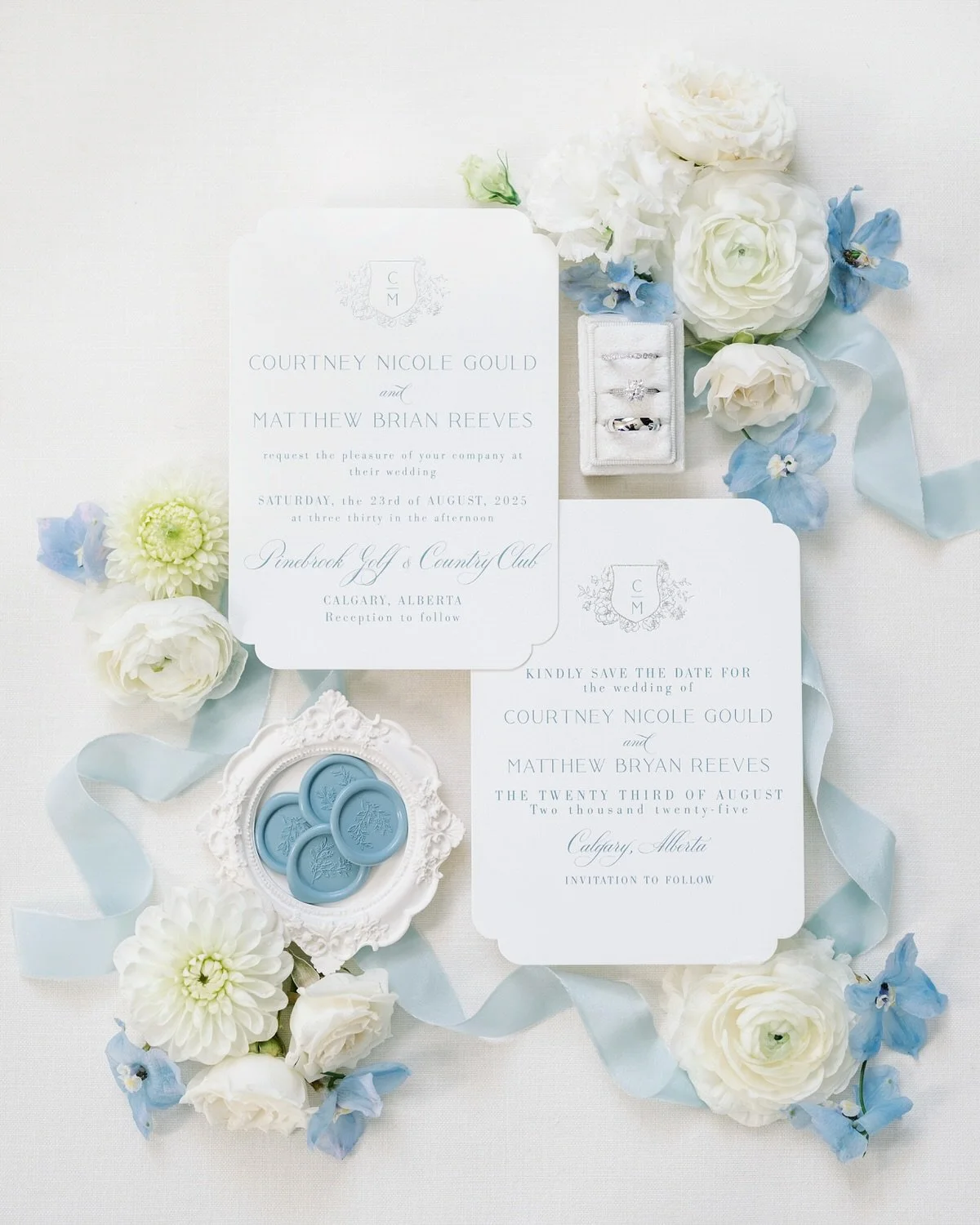 Next in the cue, this gorgeous wedding 🩵💙

@thedayofdiva 
@minted 
@flowersbyjanie