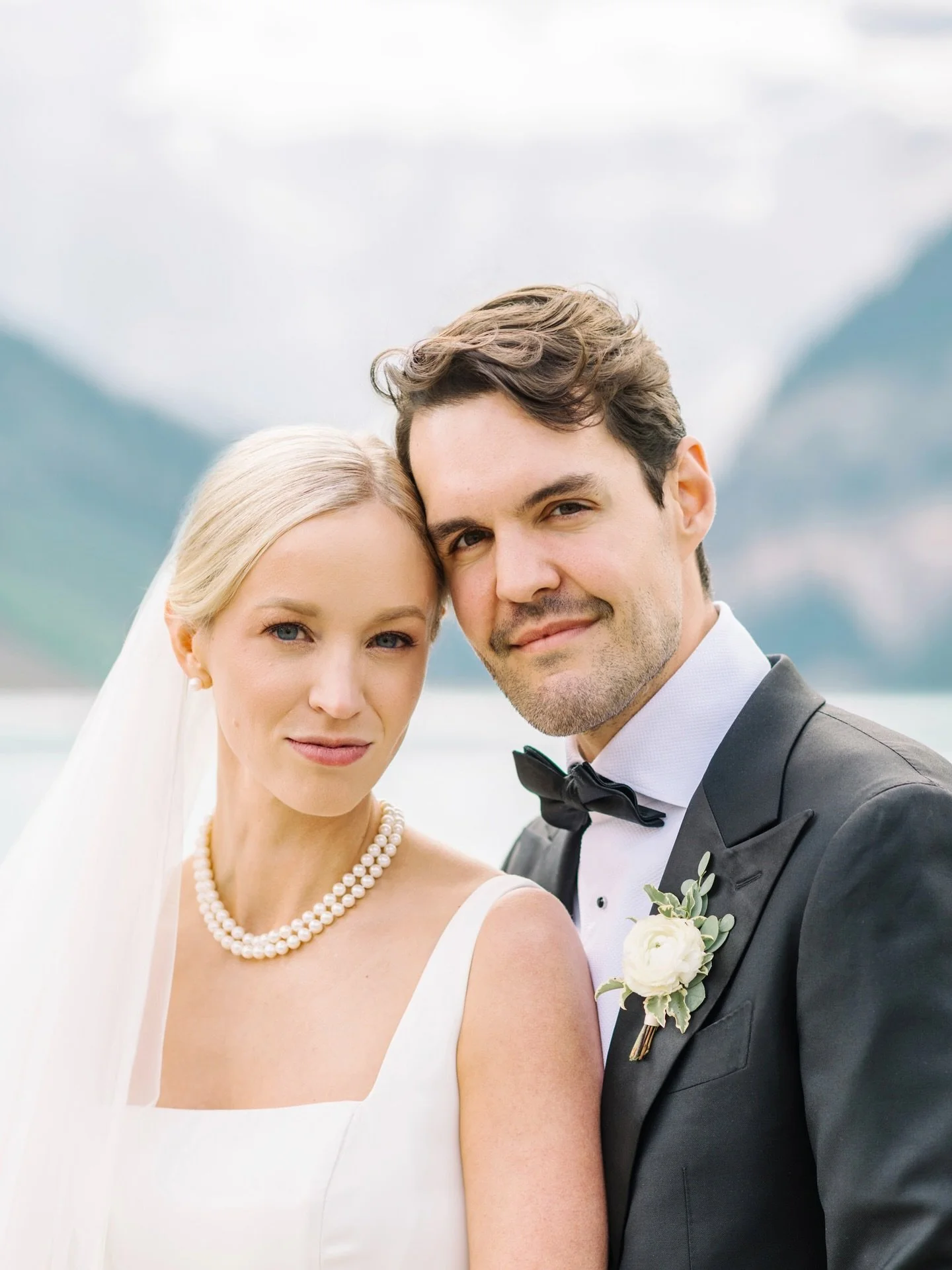 Hello October! 
Just finishing up the last of August weddings. Great to be back at the Ch&acirc;teau 🩵

@signature_weddings 
@parfaitproductions 
@pezproductions 
@pinkumbrellainvites 
@willowflowerco 
@blushandcocobrides @makeup.amberson