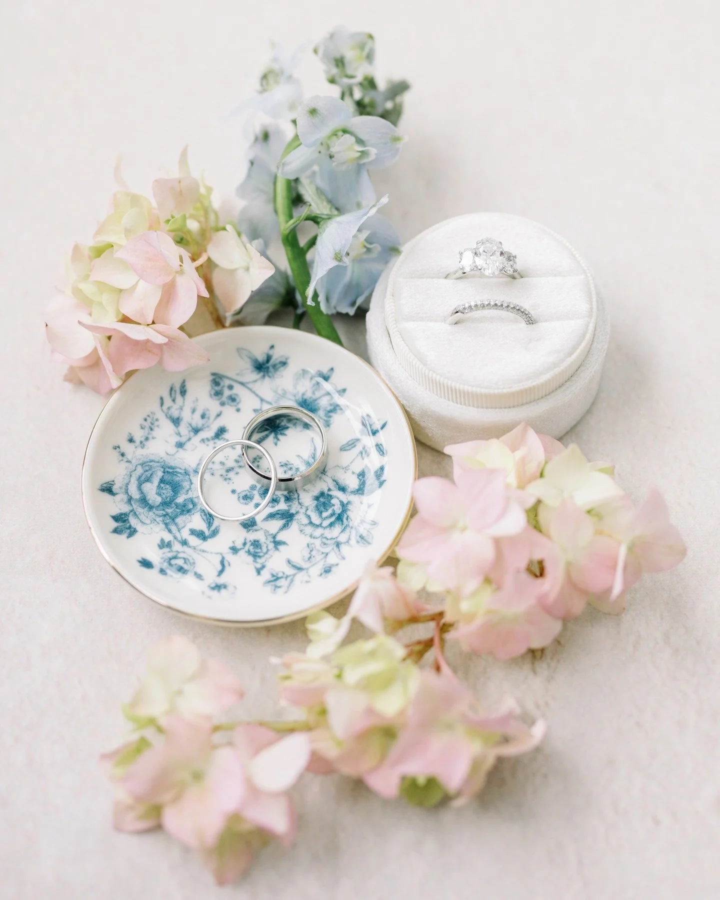 2025 ring details
Love this quiet part of the day, with the prettiest flowers and stationery to style with.
Always make sure to get a few extra flowers from your florist and set aside a set of your invitations.