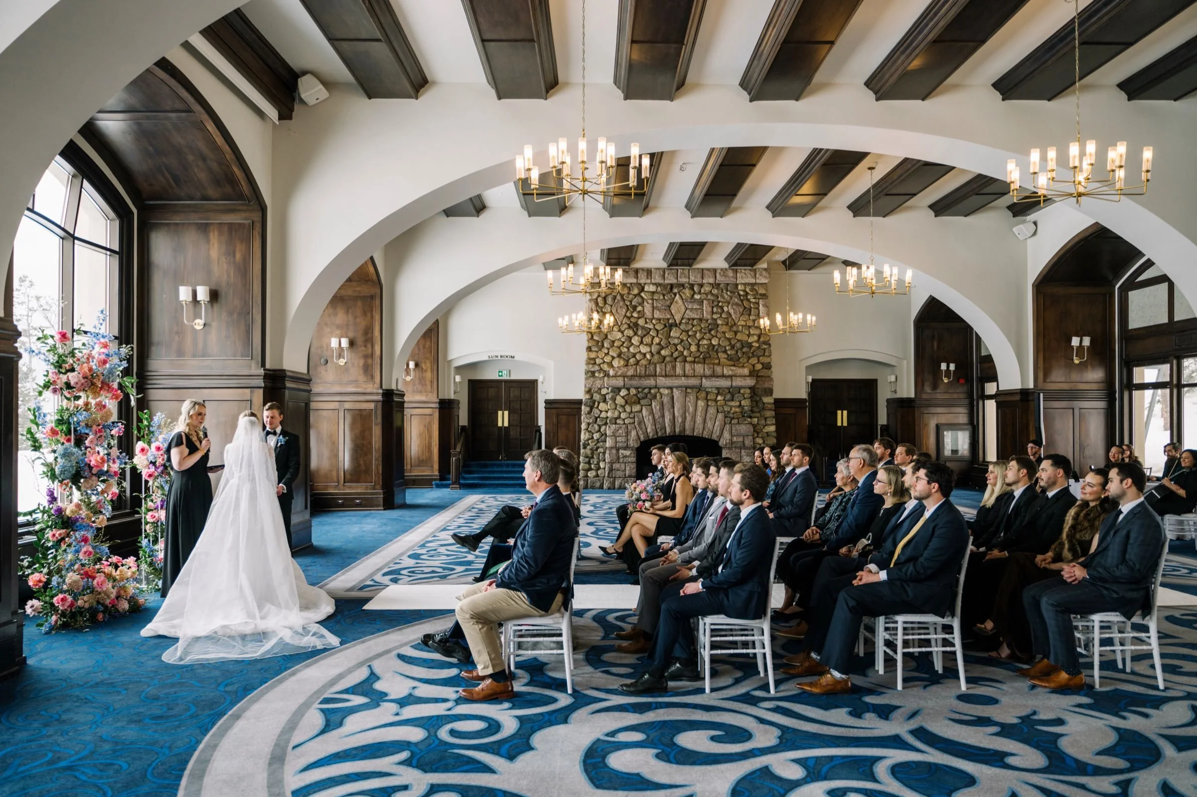 winter_wedding_fairmont_chateau_lake_louise_024.jpg