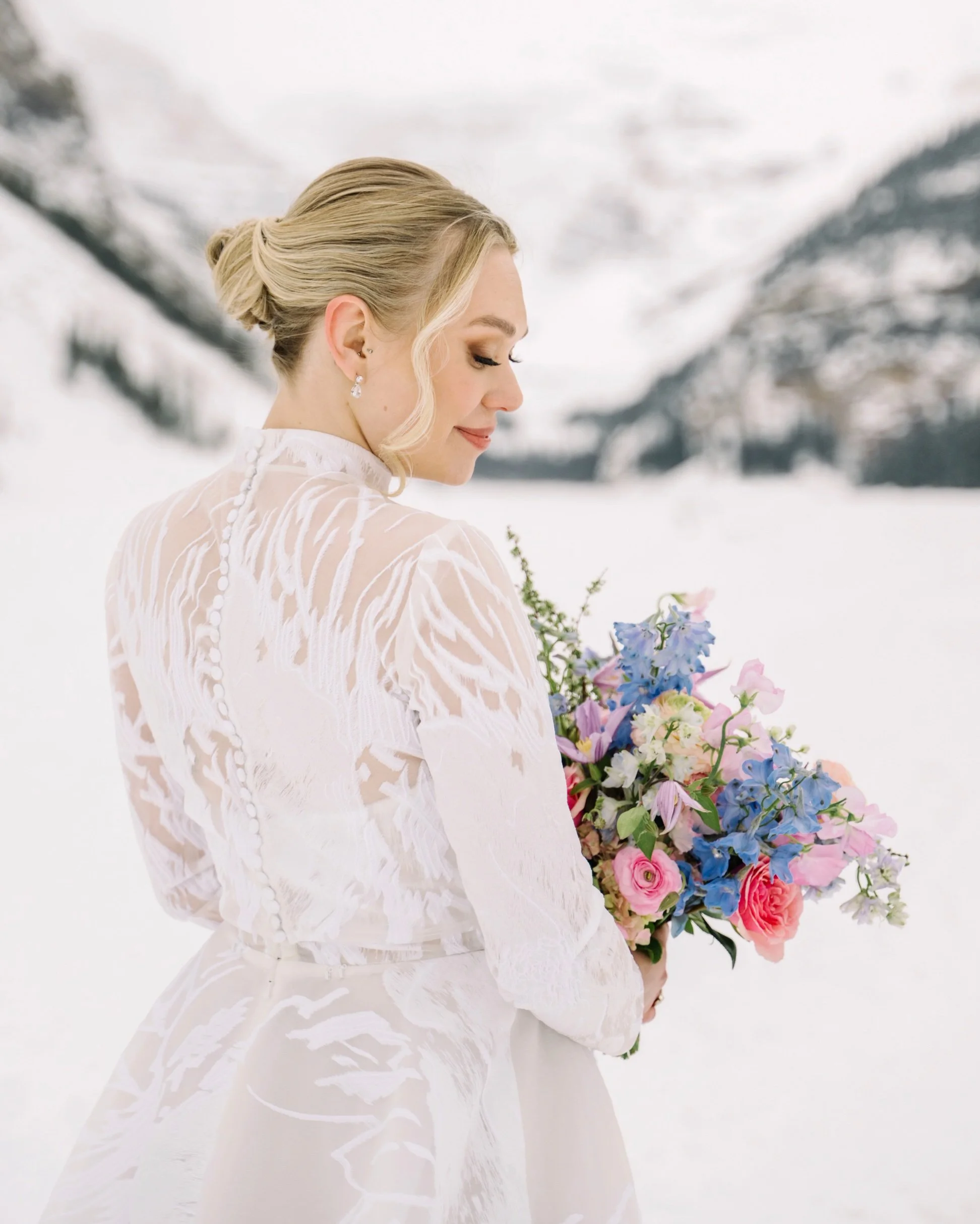 winter_wedding_fairmont_chateau_lake_louise_034.jpg