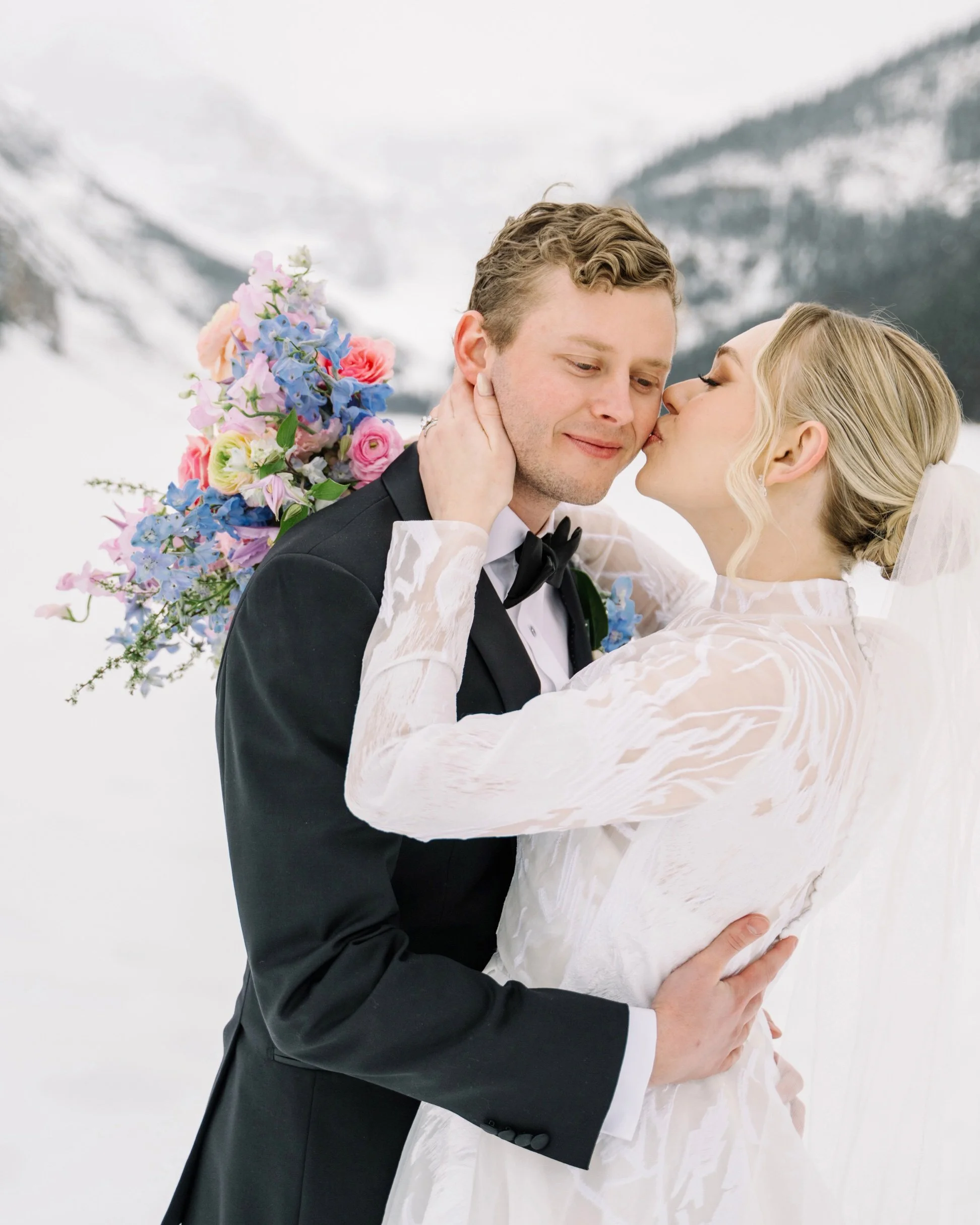 winter_wedding_fairmont_chateau_lake_louise_038.jpg