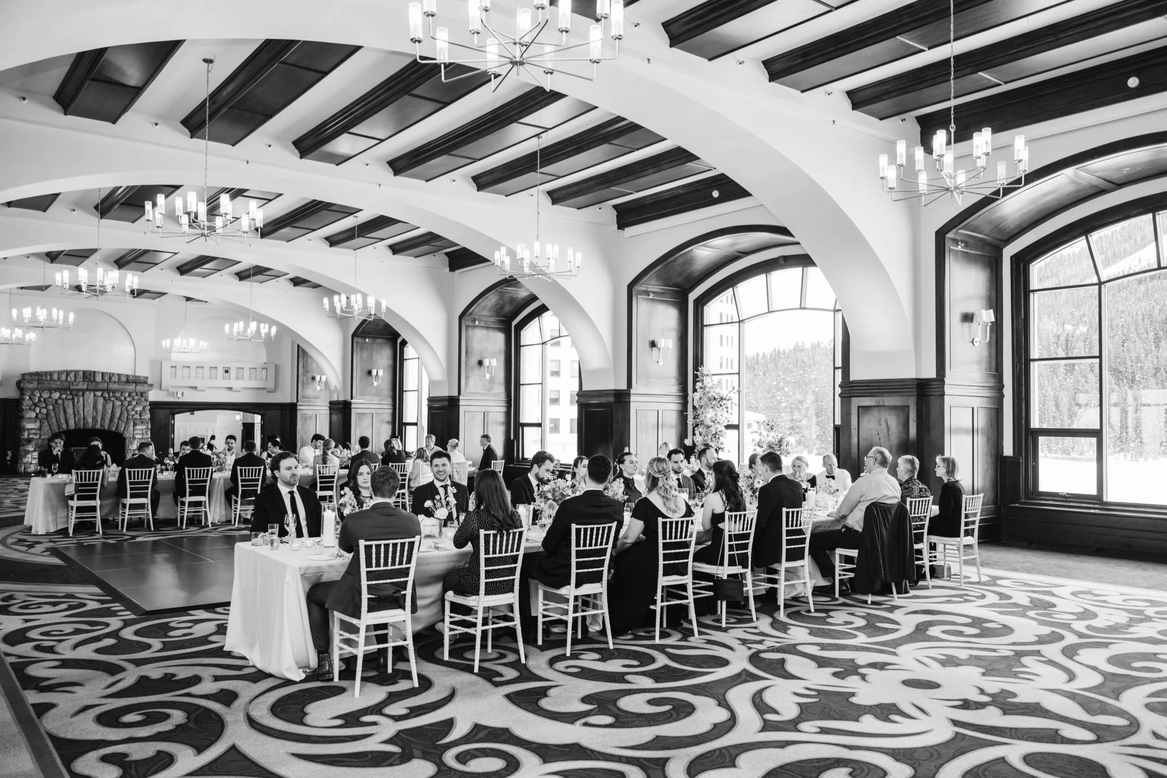 winter_wedding_fairmont_chateau_lake_louise_052.jpg