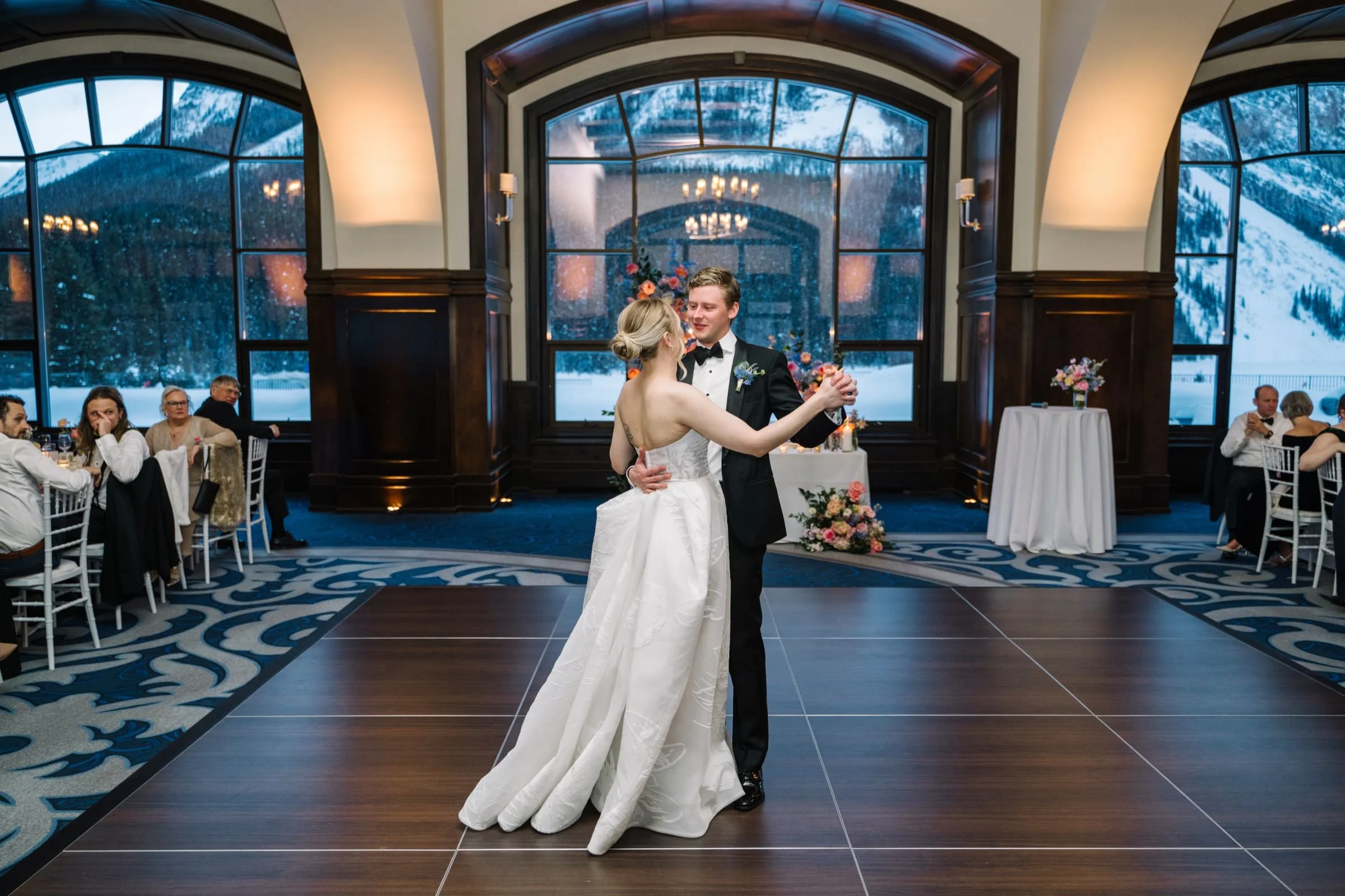 winter_wedding_fairmont_chateau_lake_louise_061.jpg