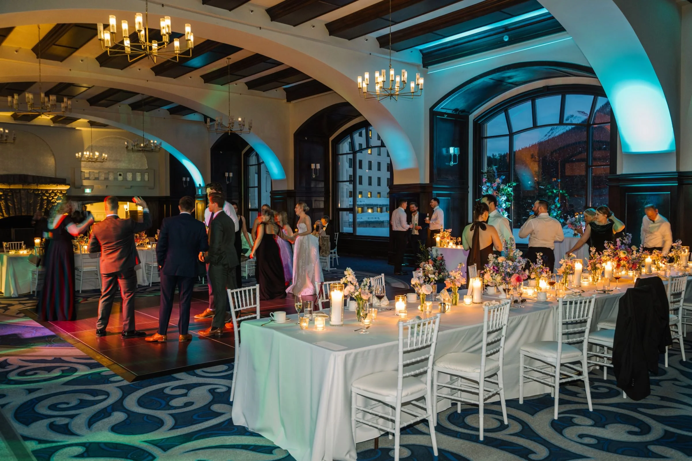 winter_wedding_fairmont_chateau_lake_louise_069.jpg