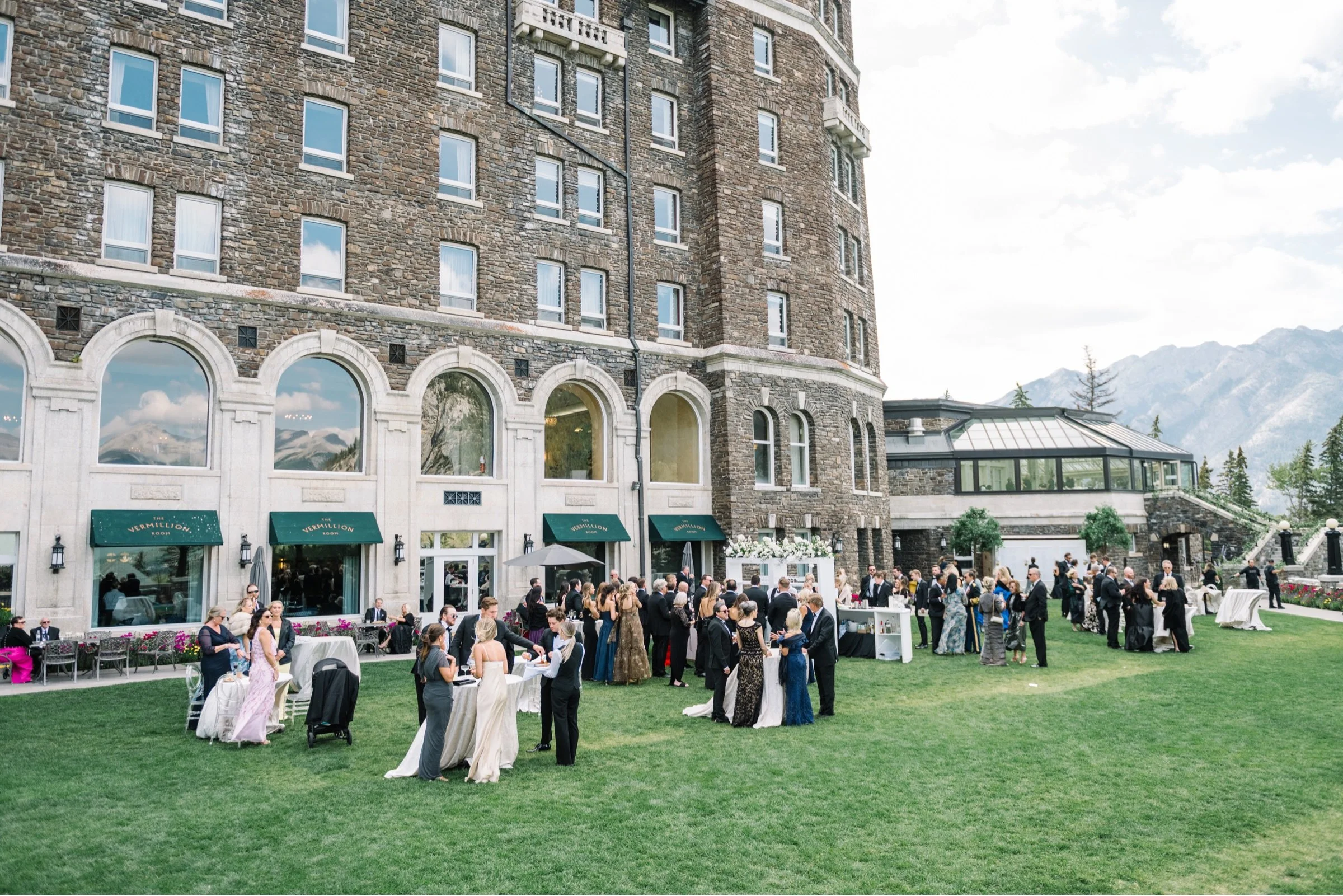 Summer_Wedding_Fairmont_Banff_Springs_Cascade_Ballroom_041.jpg