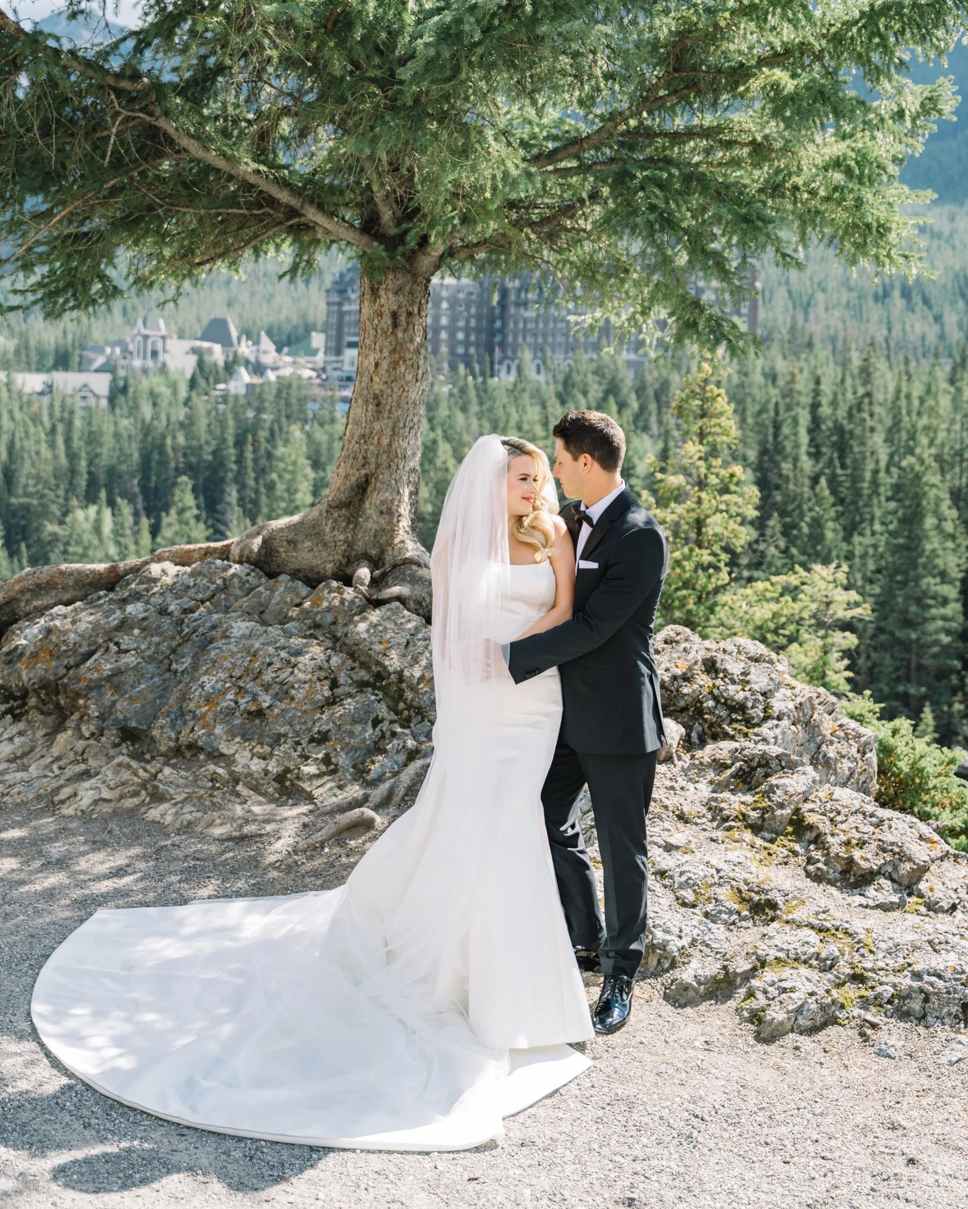 Wedding_Portraits_Moraine_Lake_003.jpg