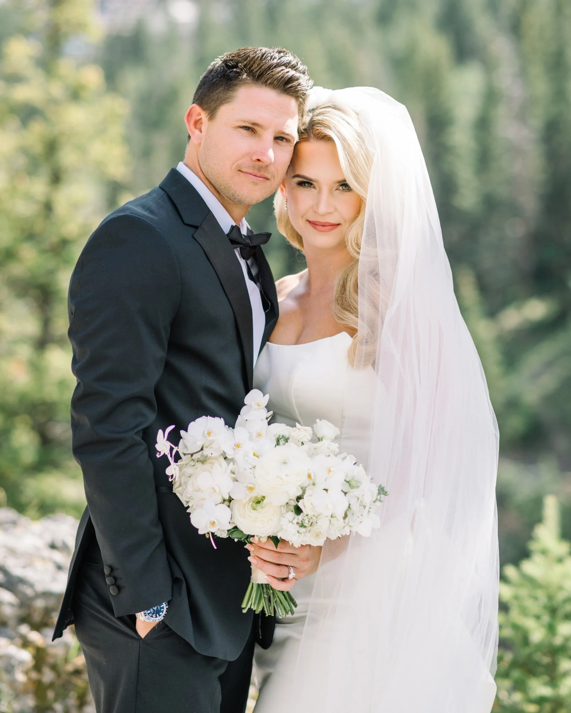 Wedding_Portraits_Moraine_Lake_006.jpg