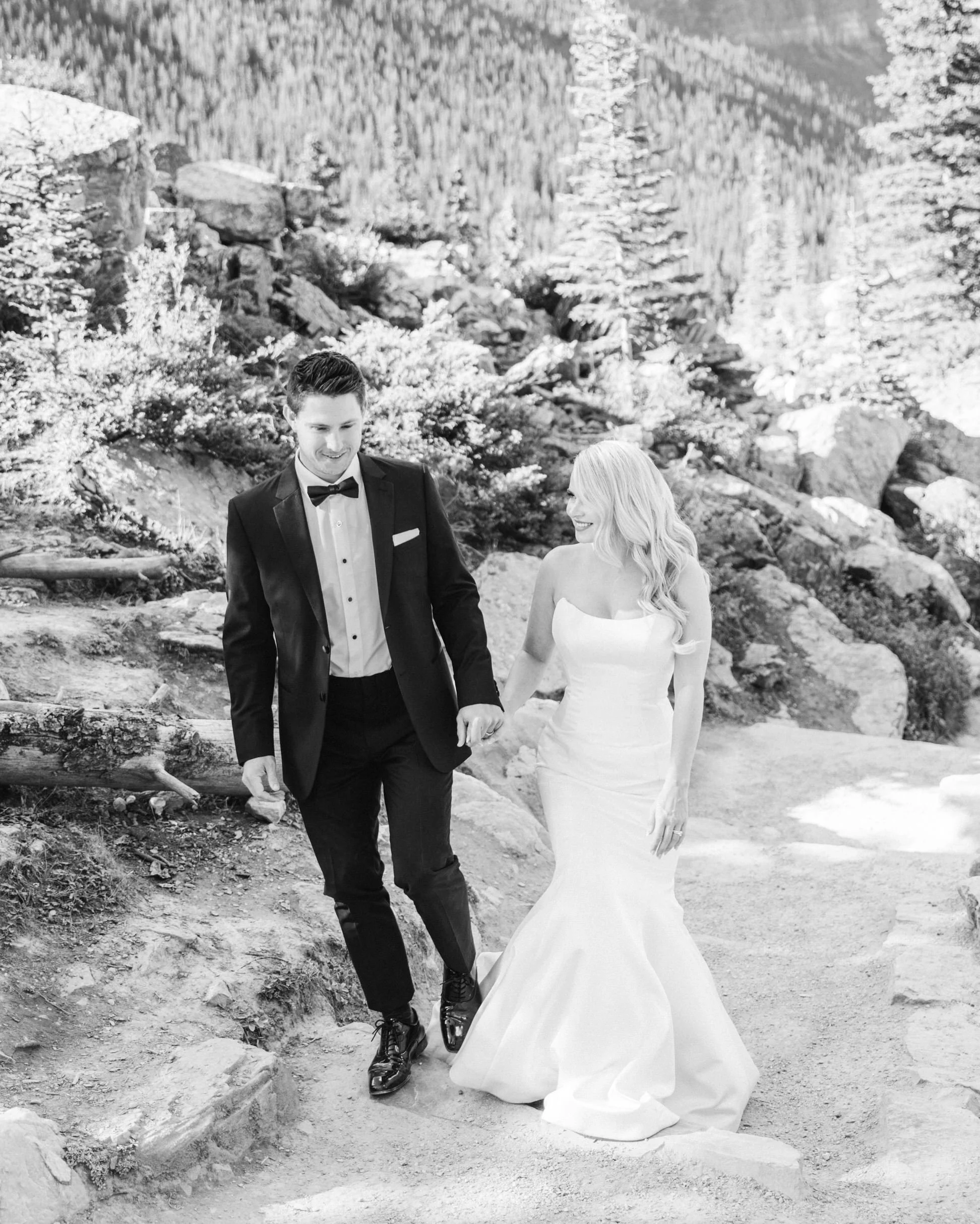 Wedding_Portraits_Moraine_Lake_011.jpg