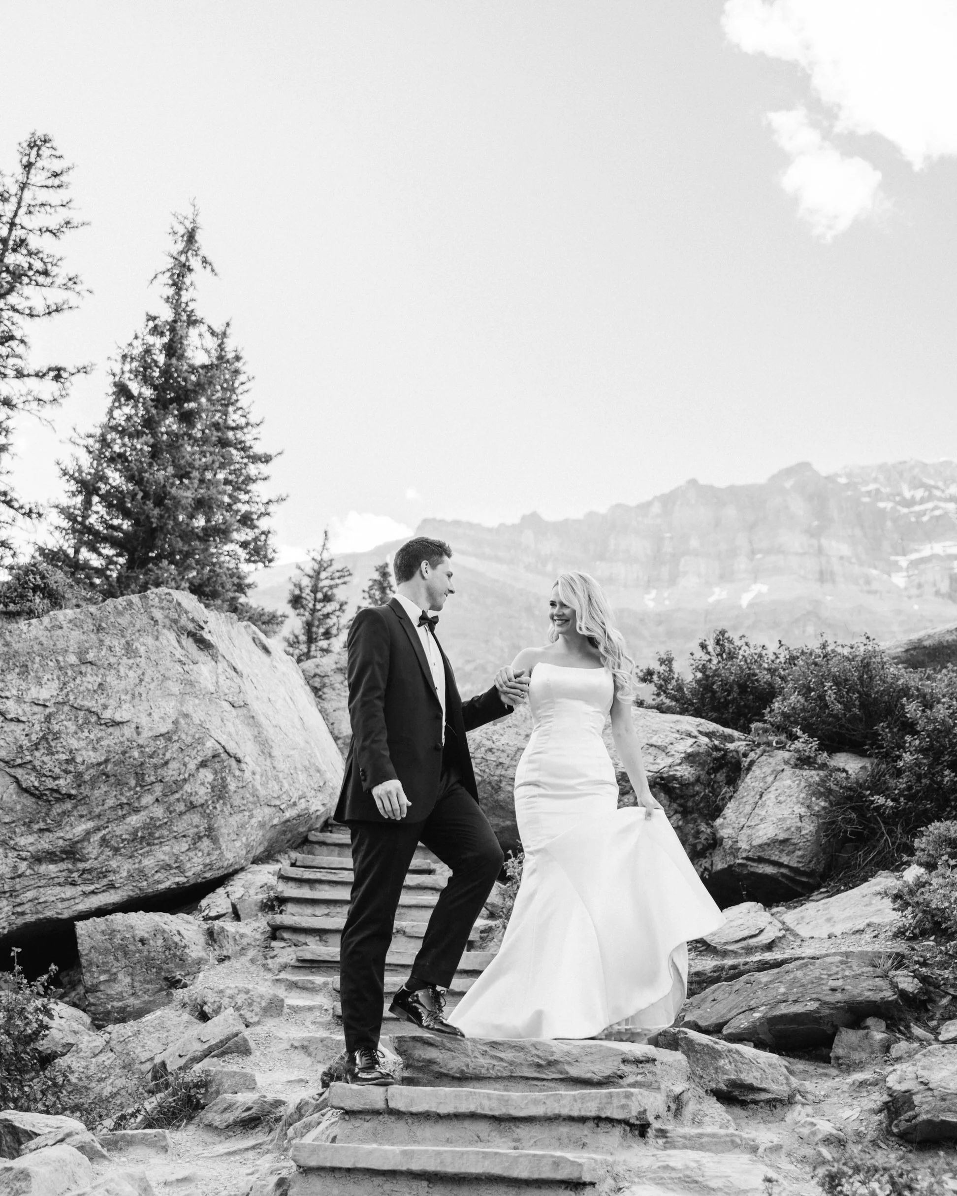 Wedding_Portraits_Moraine_Lake_018.jpg