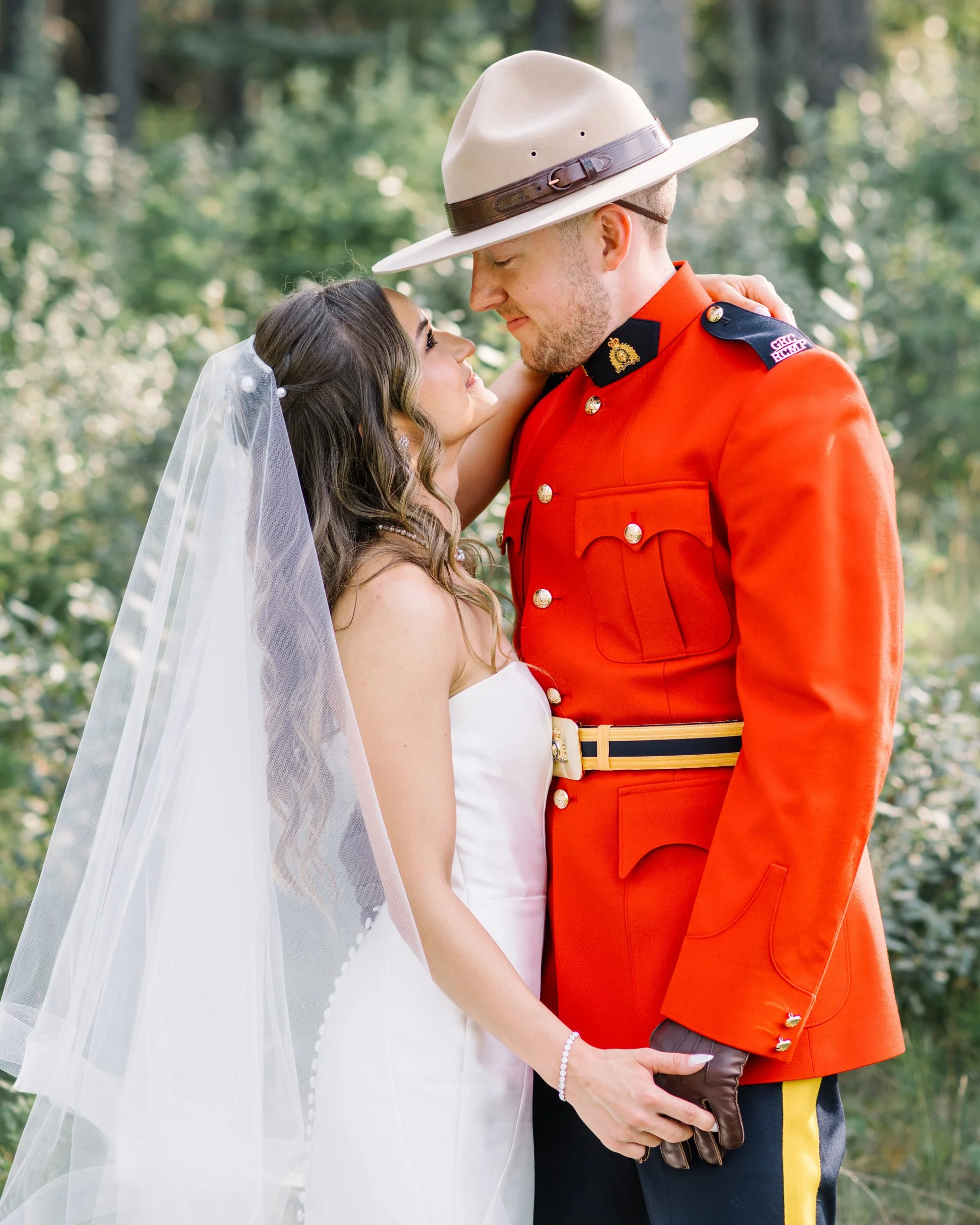 The bride with groom in the Canadian mounted police uniform