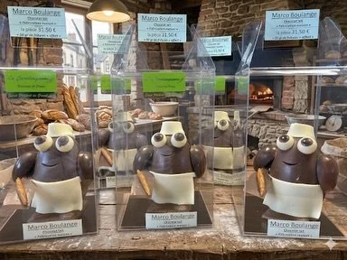 🐥 &Agrave; P&acirc;ques, nos sujets ne ch&ocirc;ment pas !

Cette ann&eacute;e &agrave; La Carolingienne, nos sujets de P&acirc;ques ne sont pas l&agrave; pour faire de la figuration... ils ont du pain sur la planche ! D&eacute;couvrez notre collect