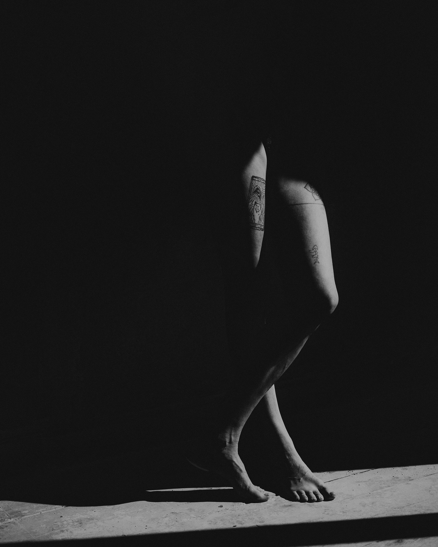 #intimatephotography #cinematic #55mm #35mm #theportraitpr0ject #erlejournal
#dirtybootsandmessyhair