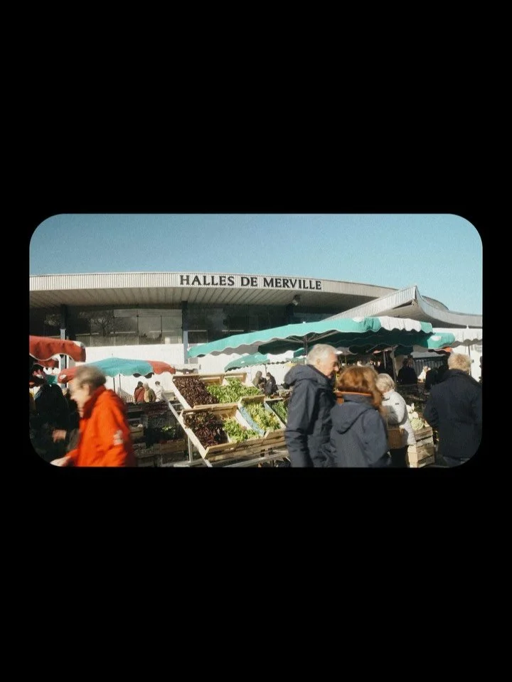 Voilà bientôt 9 ans que Lorient est devenue mon port d’attache. 🌊
Au fil des jours, j’ai appris à la découvrir, à l’aimer… et à la raconter à travers mon objectif.
Chaque lumi&