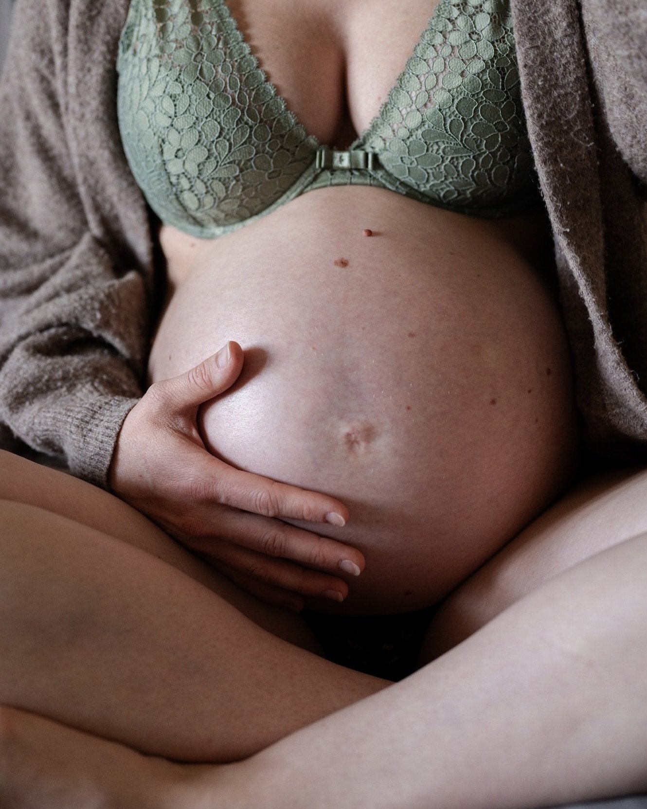 Neue Liebe im Bauch ❤️

#dokumentarischefamilienfotografie #familienfotografiebern #oliviaetterfotografie #schwangerschaft2024 #baby2024