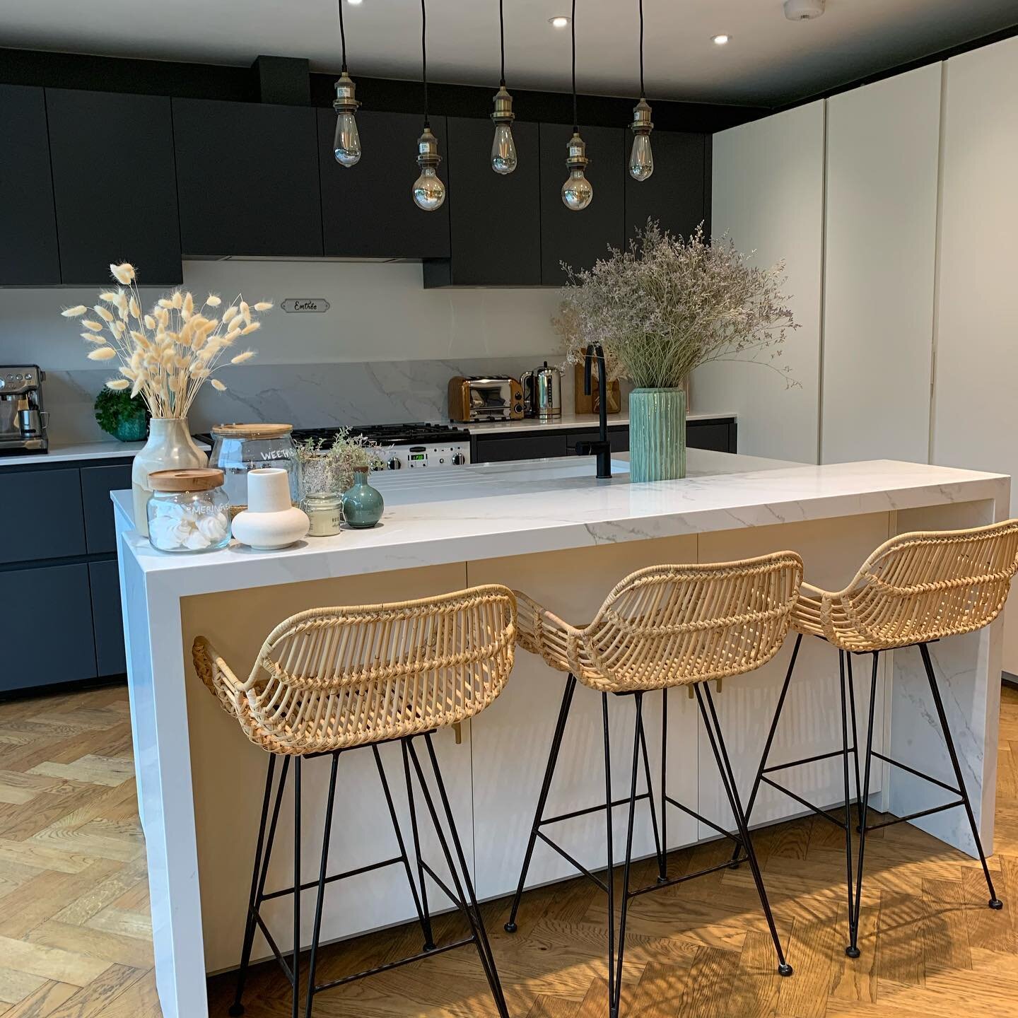 When we went to look at this house I always knew we would change the space and the layout and believe it or not the kitchen used to be a dining room and a bedroom! With the help of our amazing architect @ciao_archi we were able to repurpose most of t