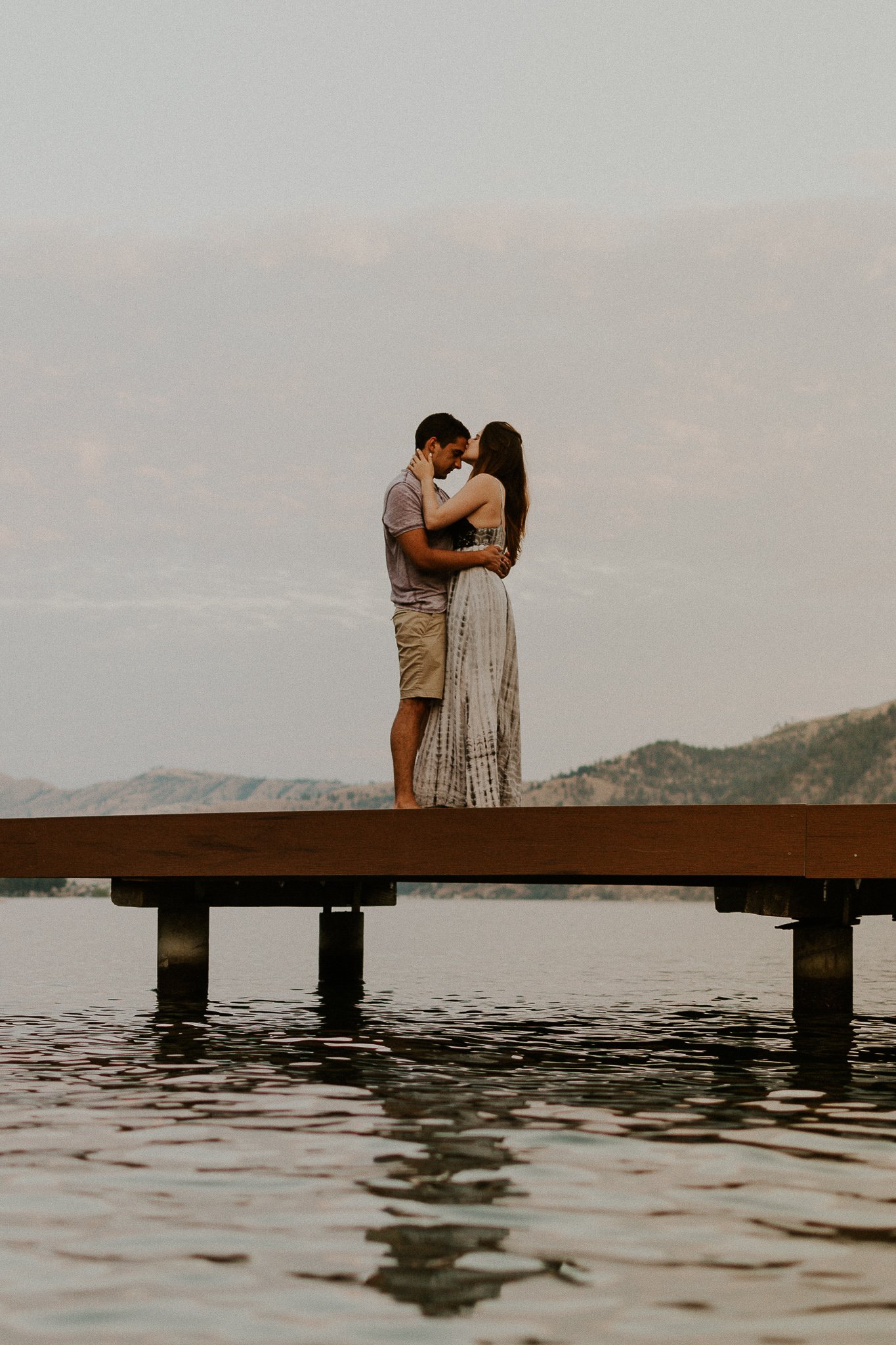 Lake Chelan Summer Couples Session (12).jpg