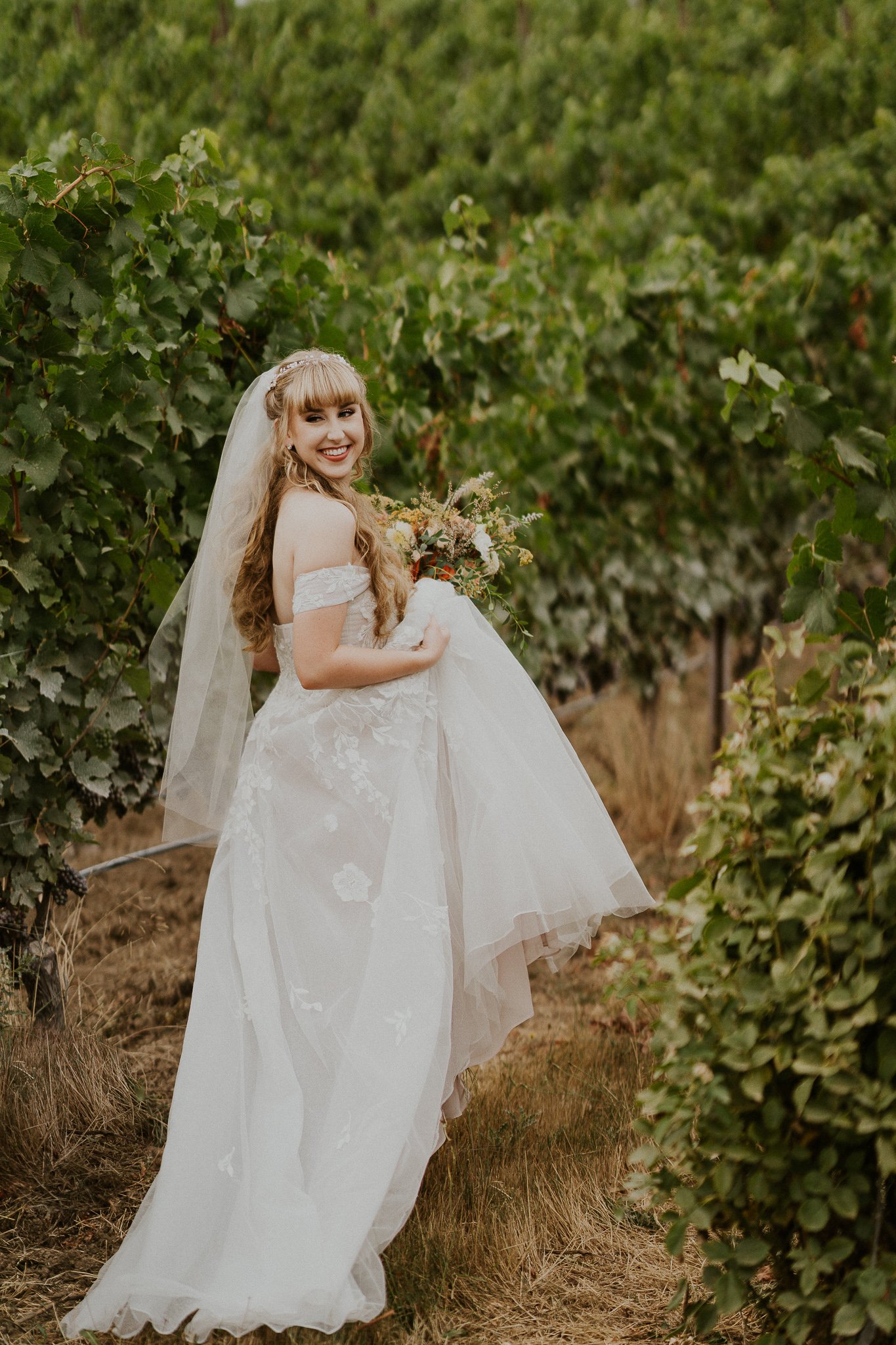 Oregon Vineyard Intimate Wedding (27).jpg