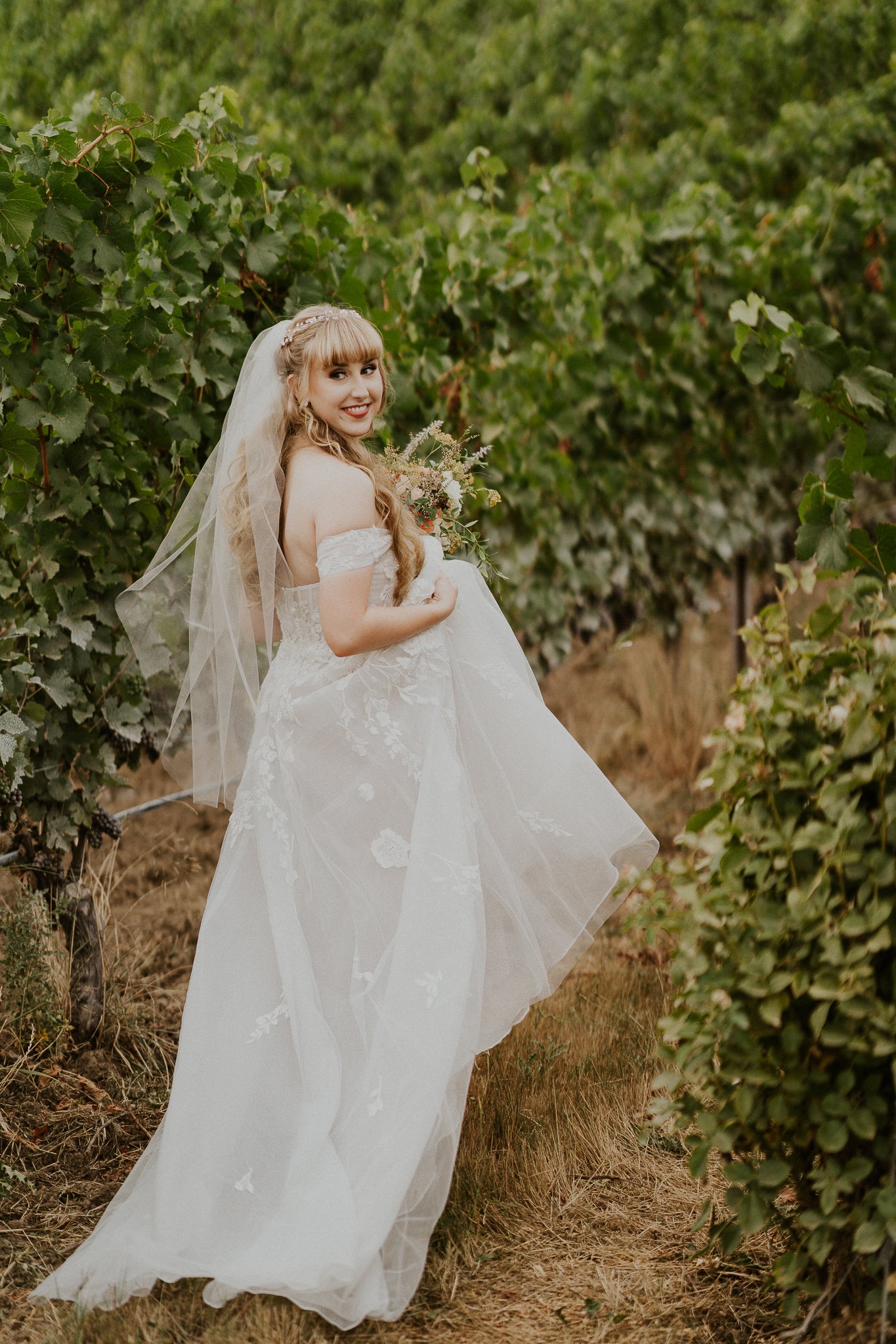 Oregon Vineyard Intimate Wedding (25).jpg