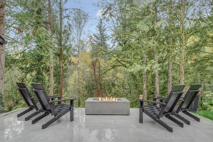 Issaquah Luxury Home 4.png
