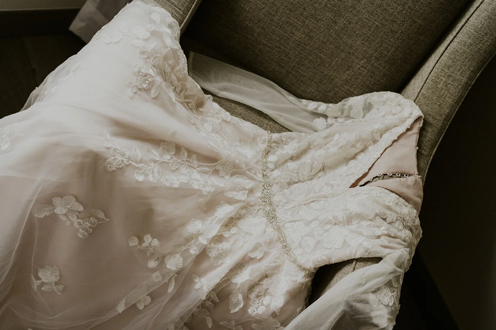 R&K Wedding - R Getting Ready (18 of 54).jpg