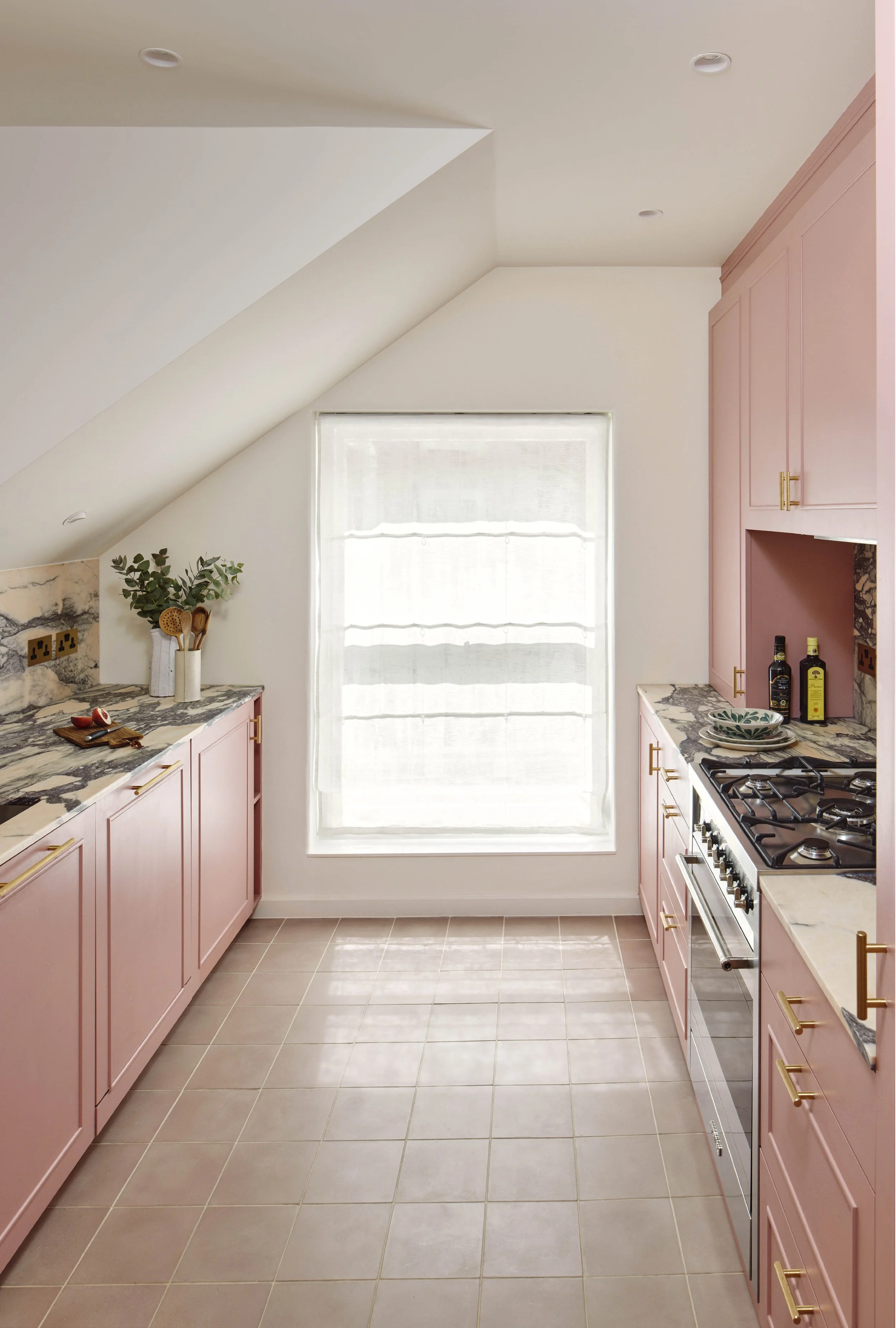 Photo inspiration: Curated Apartment Interior Renovation Geographical Scope Gallery View 34
