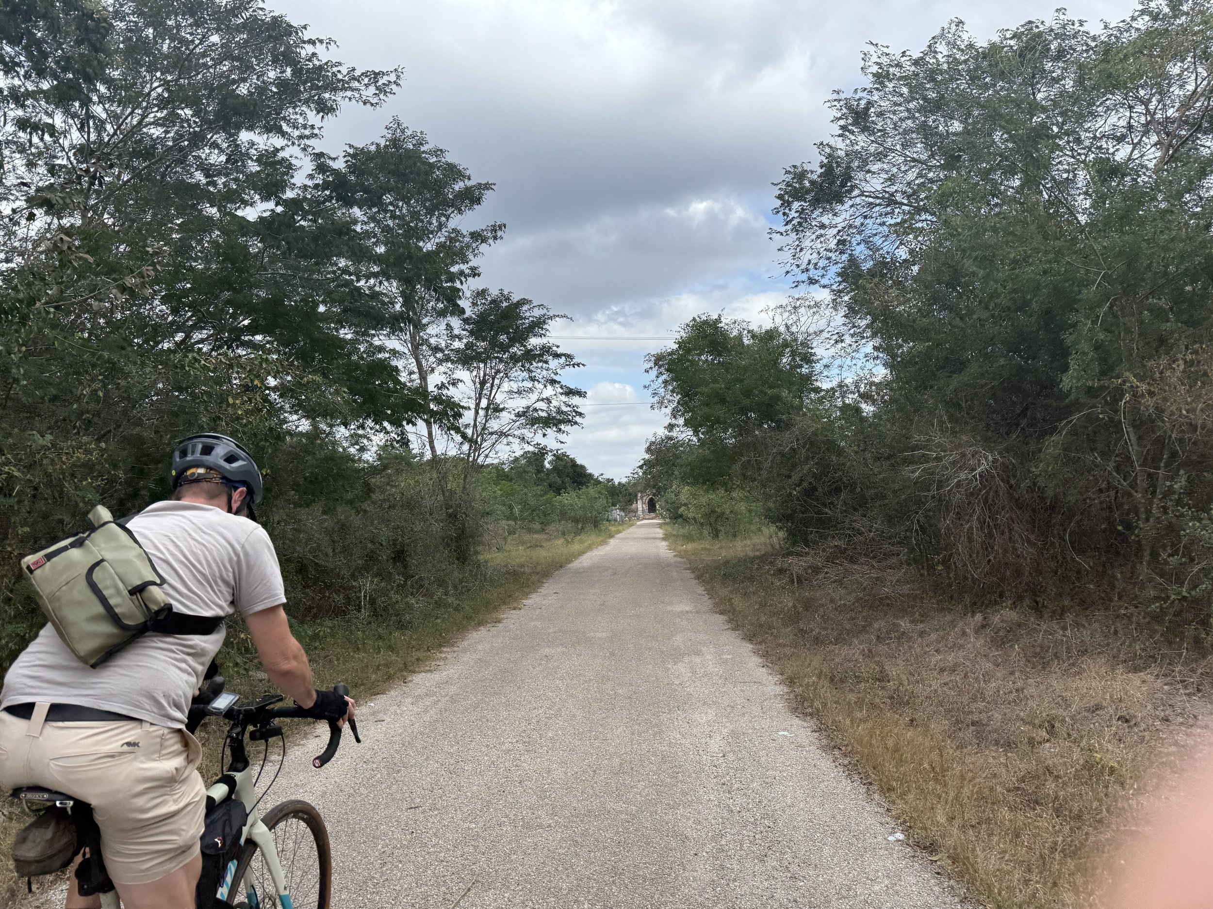 On the road to Sotuta de Peon.jpeg